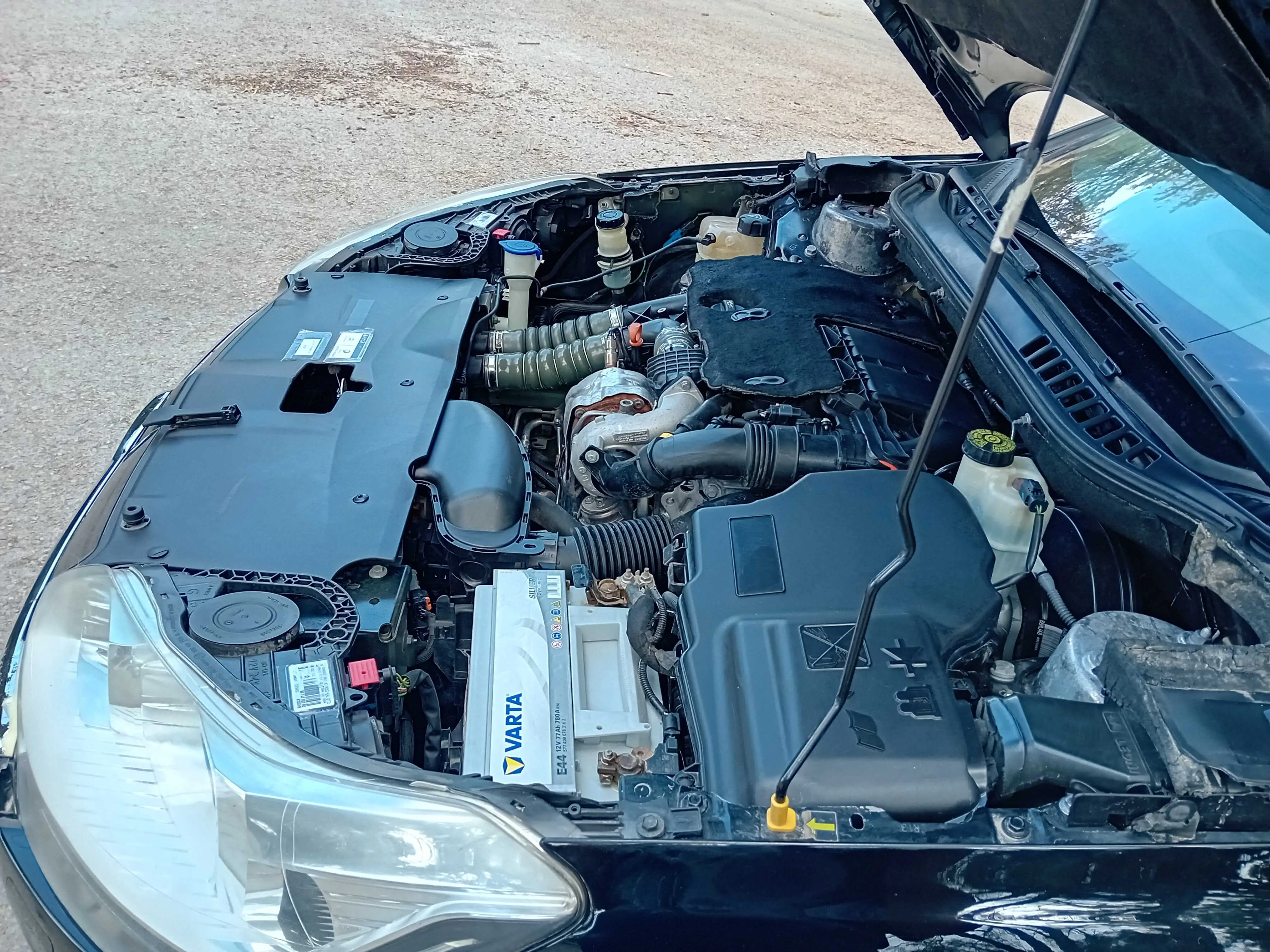  A vendre Citroën c5 diesel Ehdi imp boîte manuelle face 3 année 2012 touttops état neuf tel 55090199 à Zaghouan - Photo 3