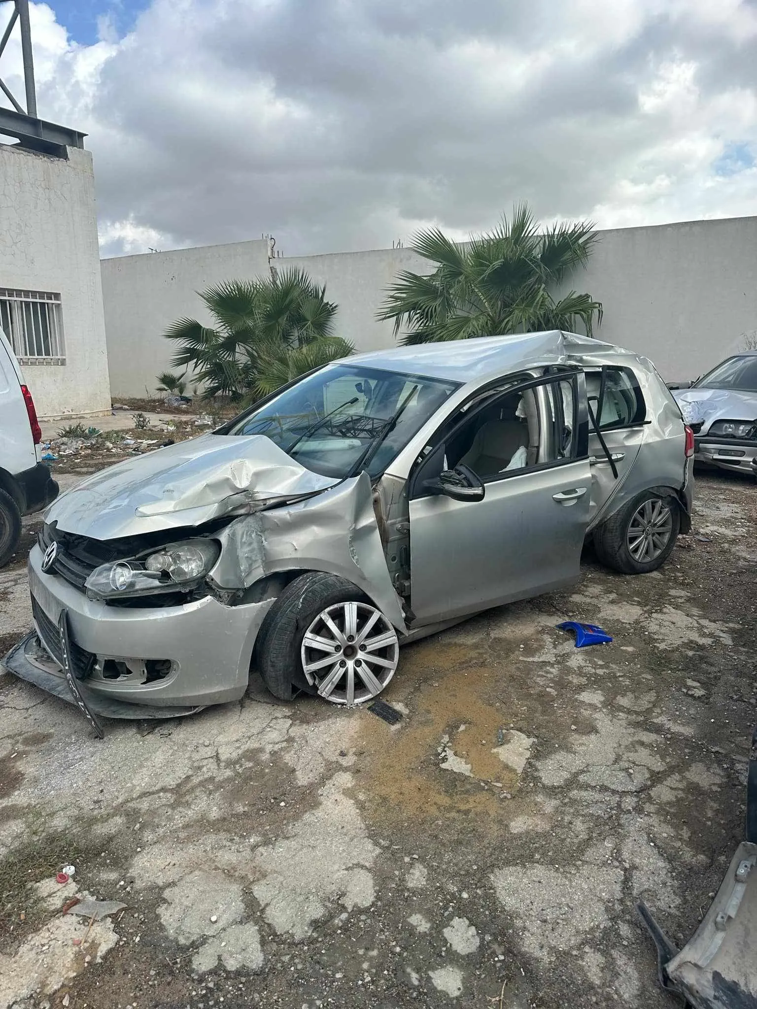  A V GOLF 6 ACCIDENTÉ - 98479647 à Ariana - Photo 3
