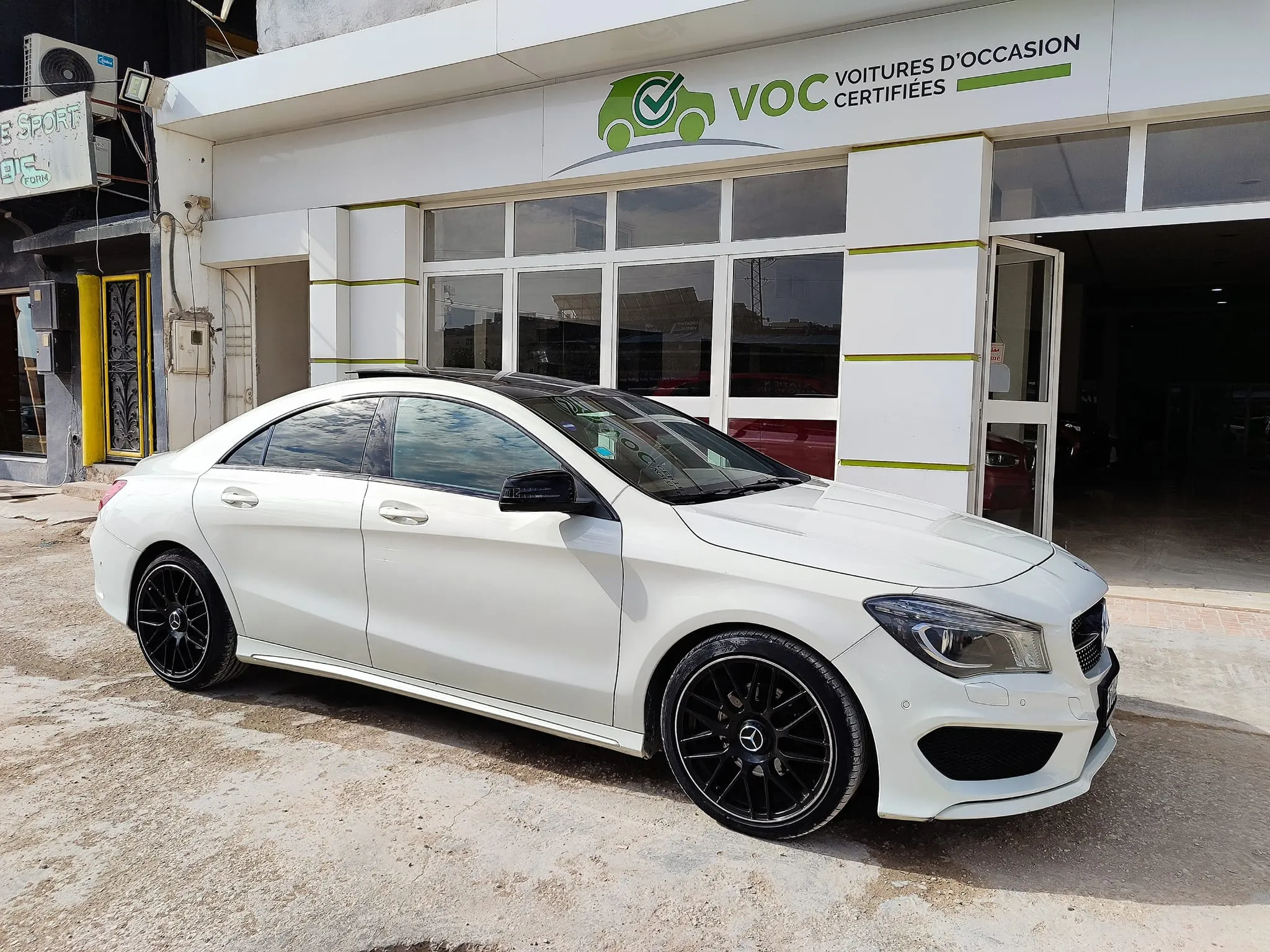  MERCEDES CLA 180 KIT AMG TOIT PANO IMPORTEE TEL 22801802 à Ariana - Photo 2