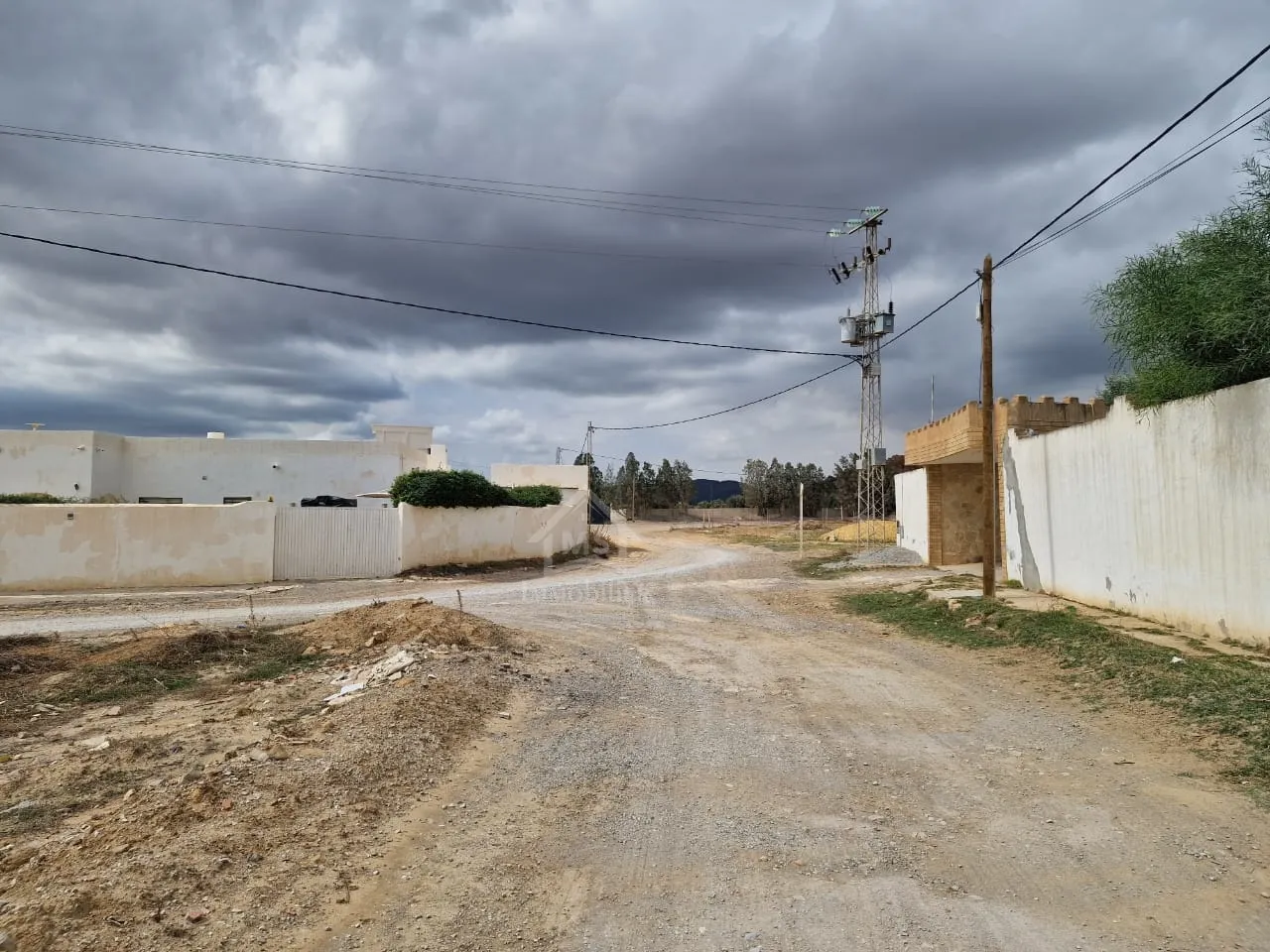  A VENDRE – S+1 – CITE EL WAHAT – TEL 58258423 - FB.7812 