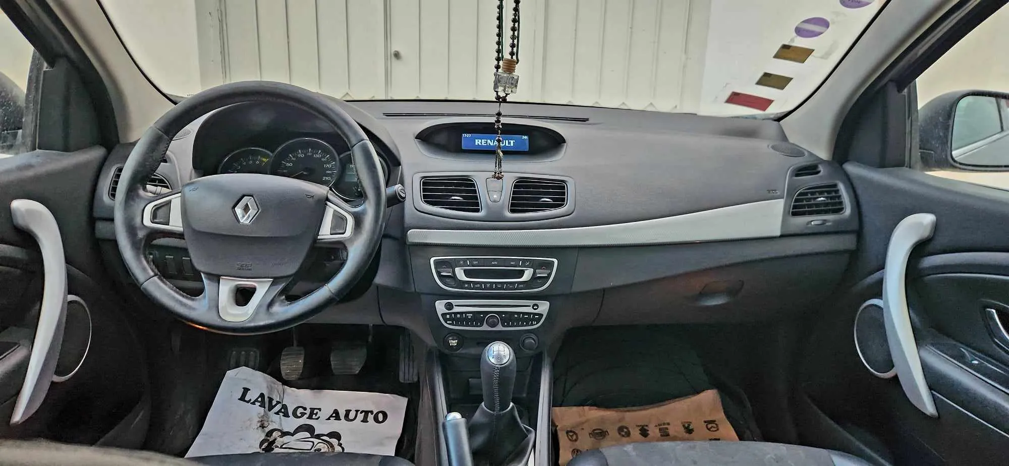  Renault Fluence à Sfax - Photo 2