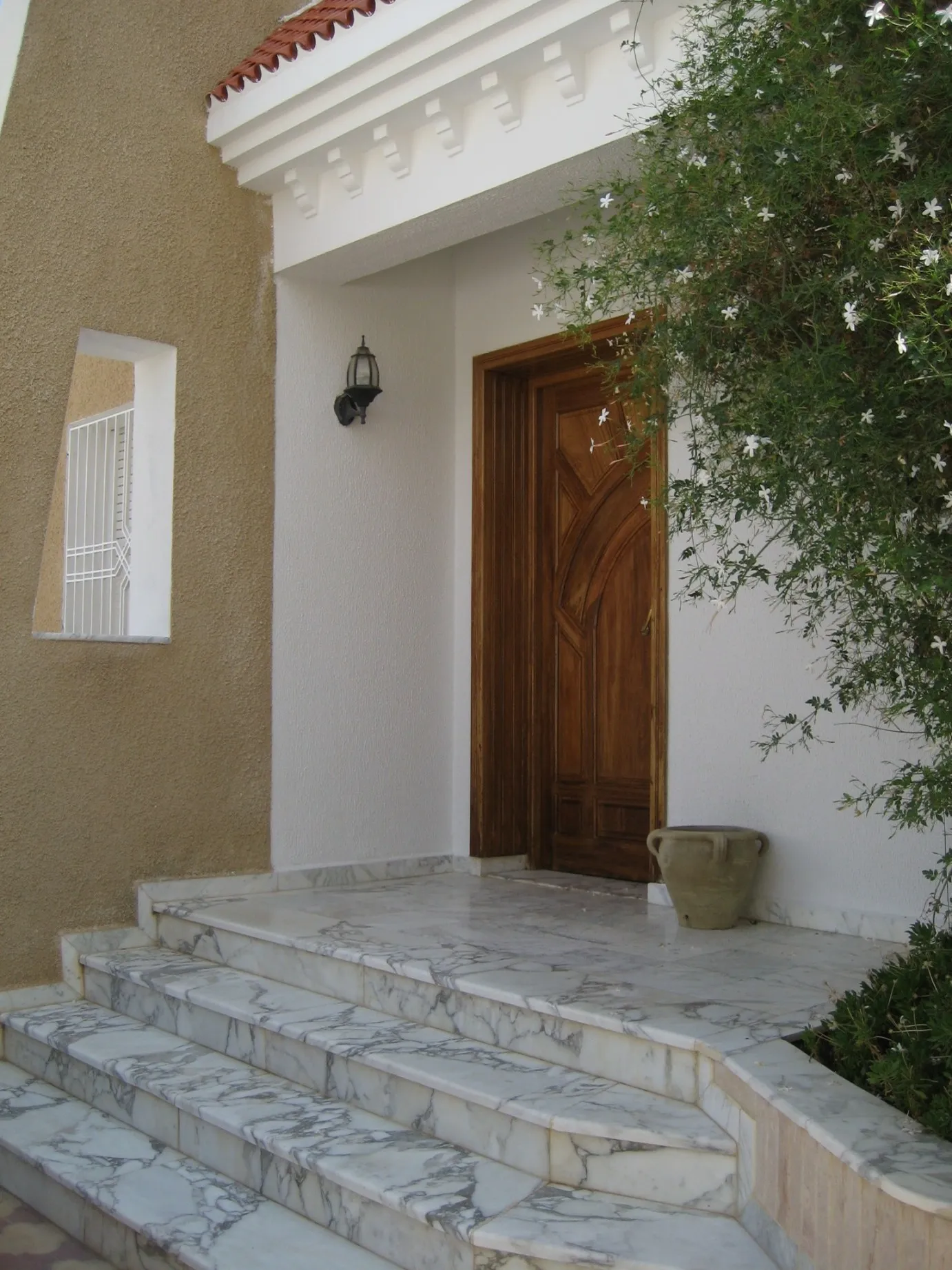  etage de villa s+4 ennasr 2 à Ariana - Photo 2