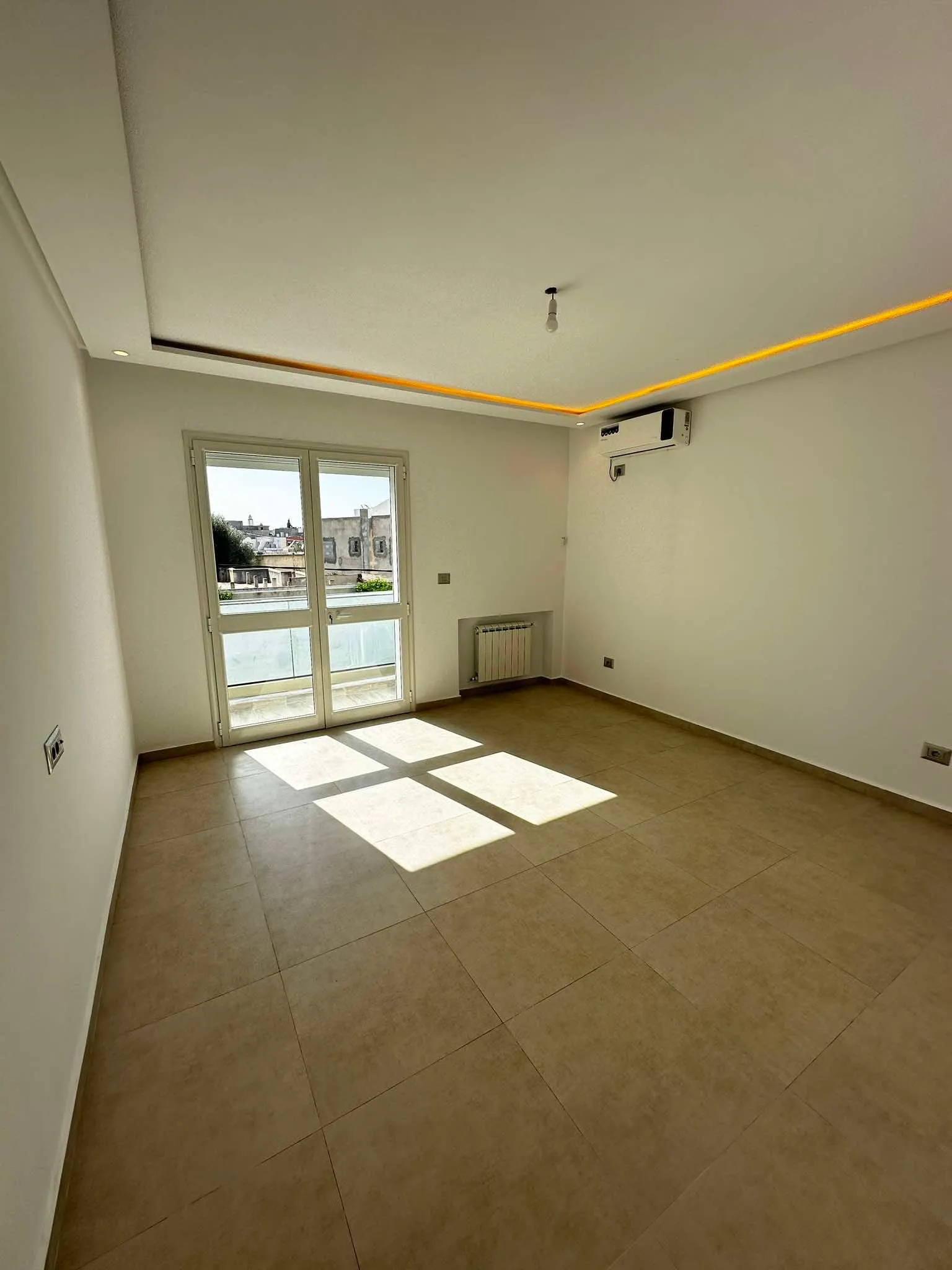  A louer un étage de villa s+2 jamais habité au 1er étage à nouvelle médina 3 