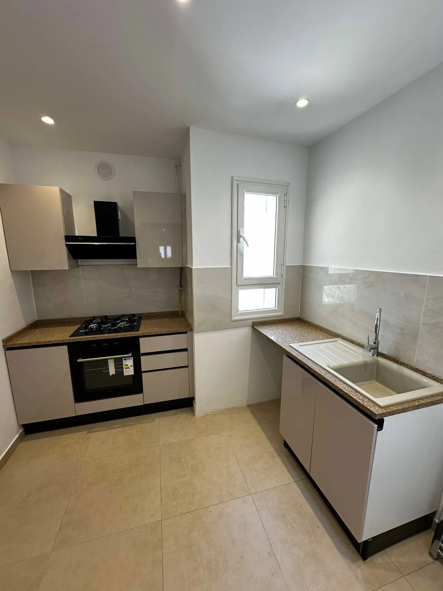  A louer un étage de villa s+2 jamais habité au 1er étage à nouvelle médina 3 à Ben Arous - Photo 2