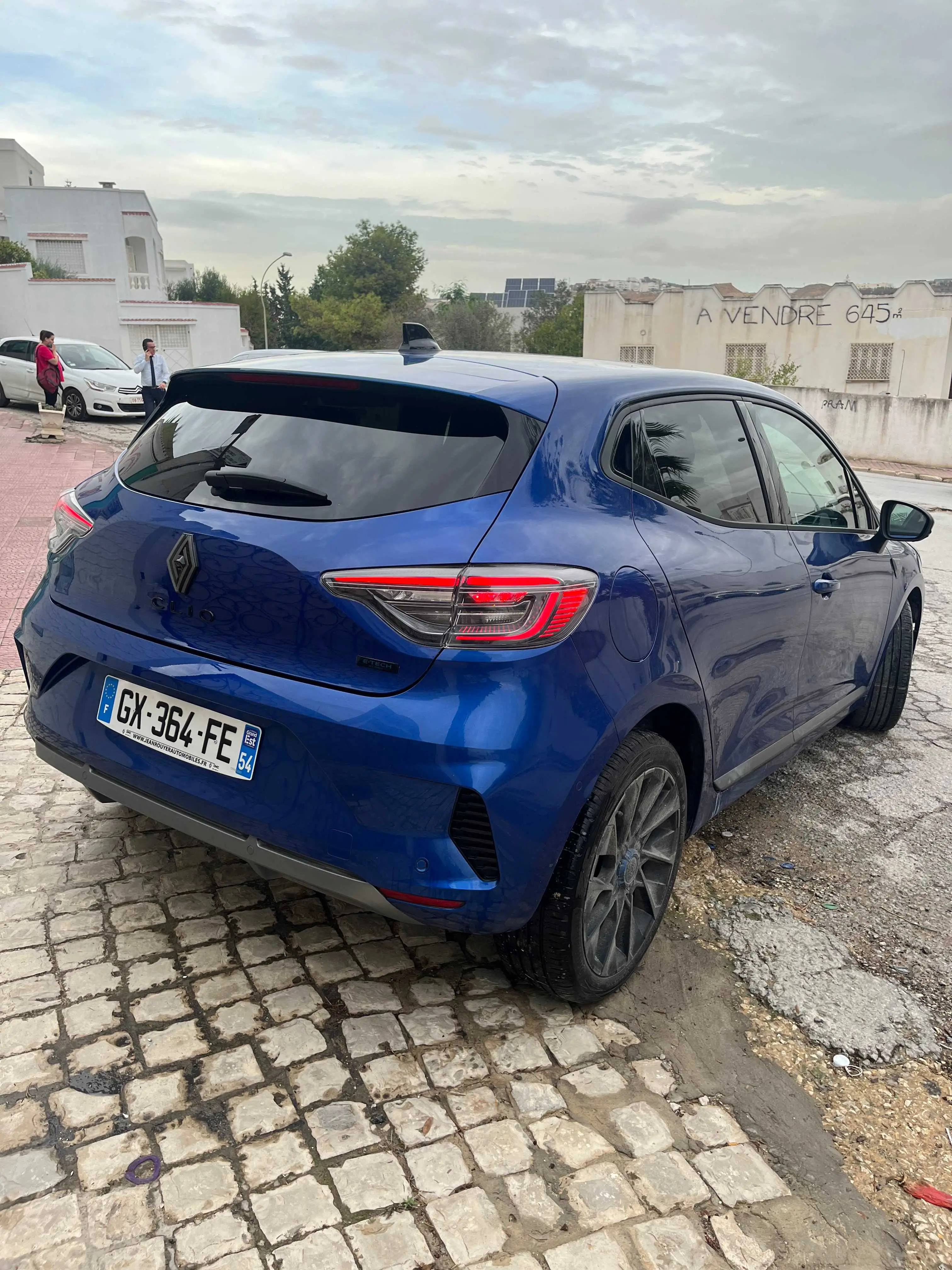  à vendre Clio alpine v1.6 hybride à Tunis - Photo 2