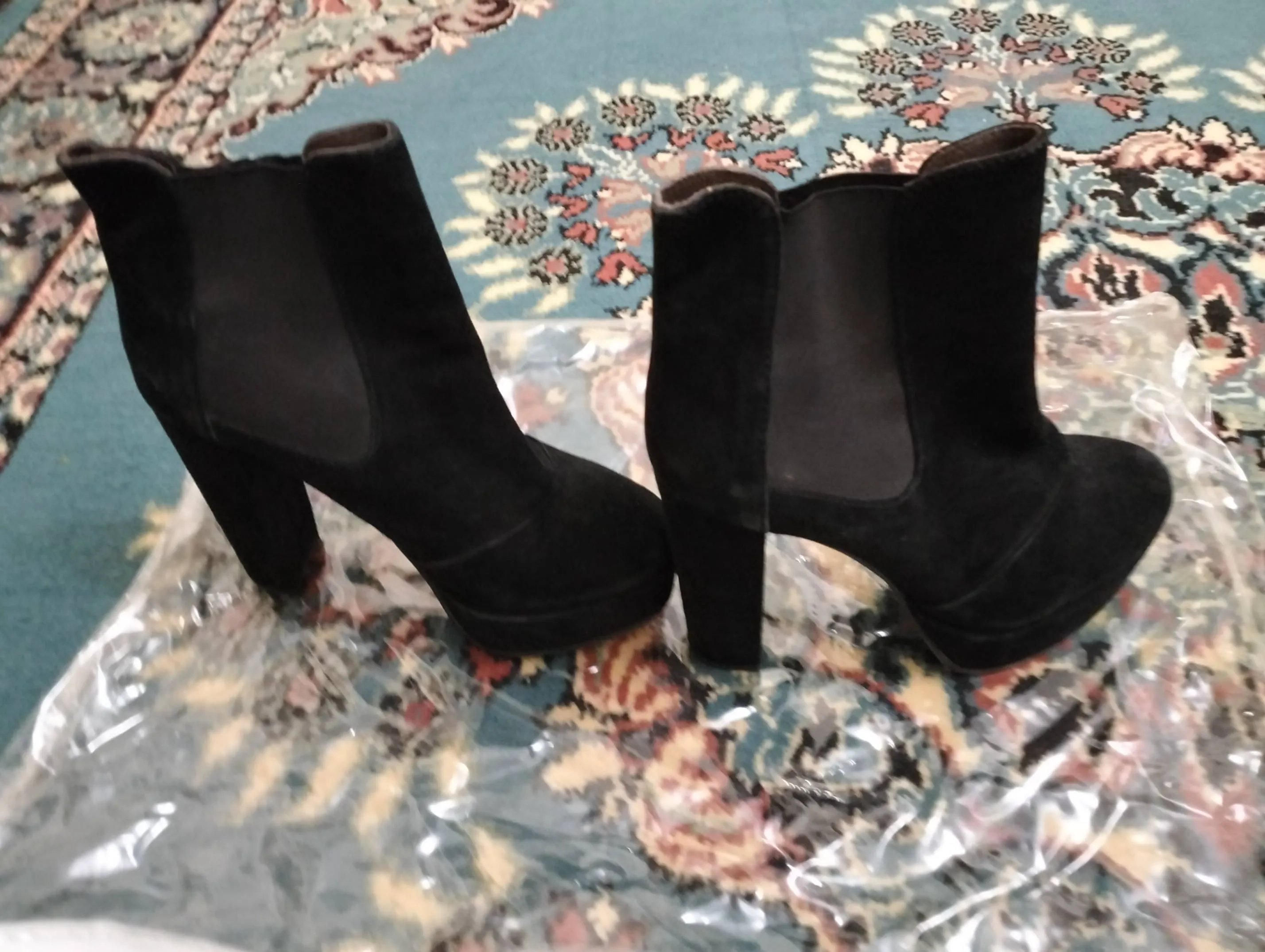  Bottes en daim noir pointure 36 très bon état à Ariana - Photo 2