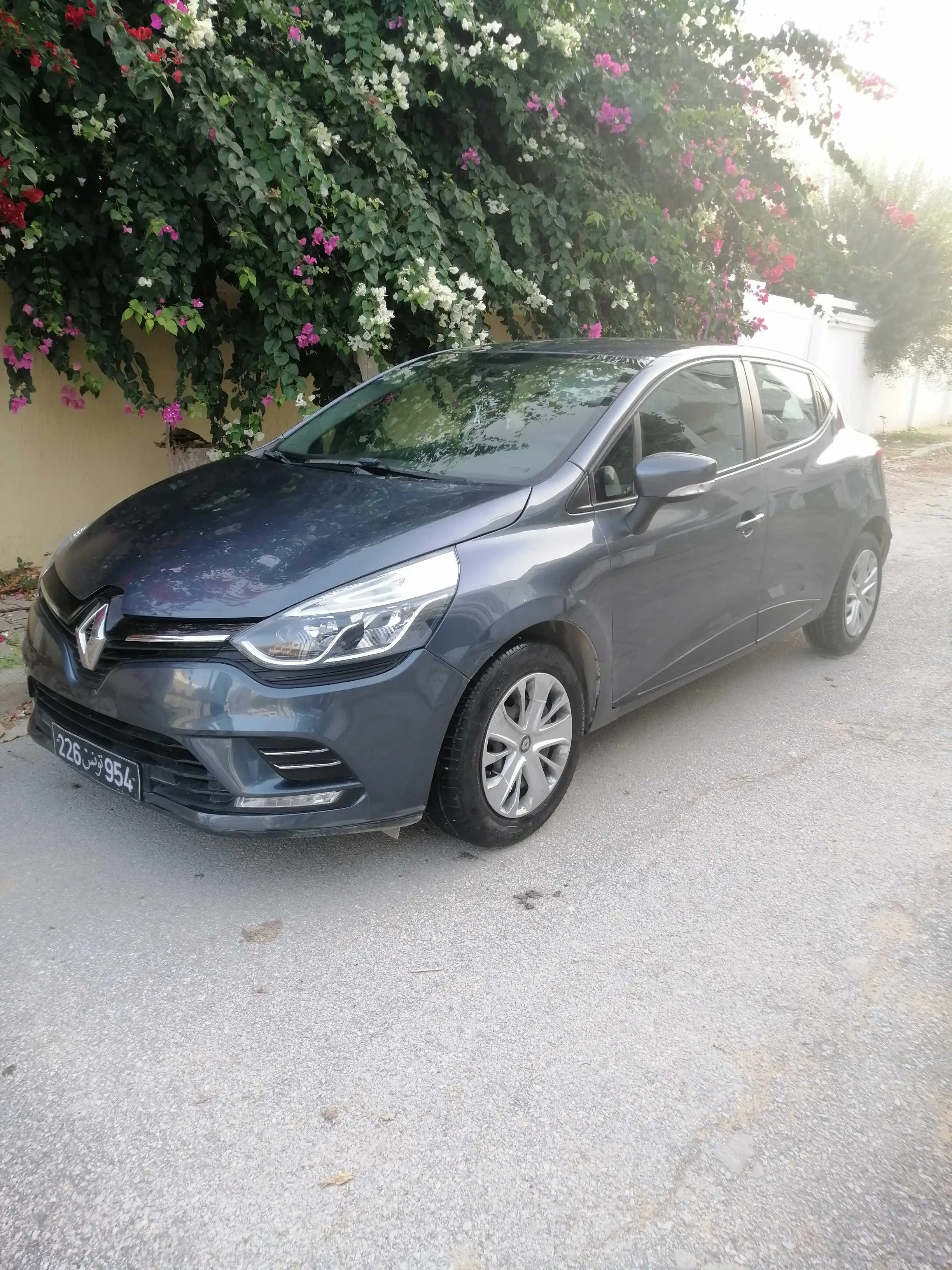  Clio 4 peinture d'origine modèle 2022 Tél 20299954 à Bizerte - Photo 2