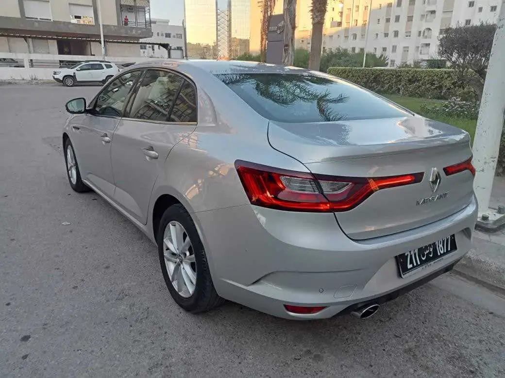  Renault Mégane 4 sedan toutes options à Tunis - Photo 3