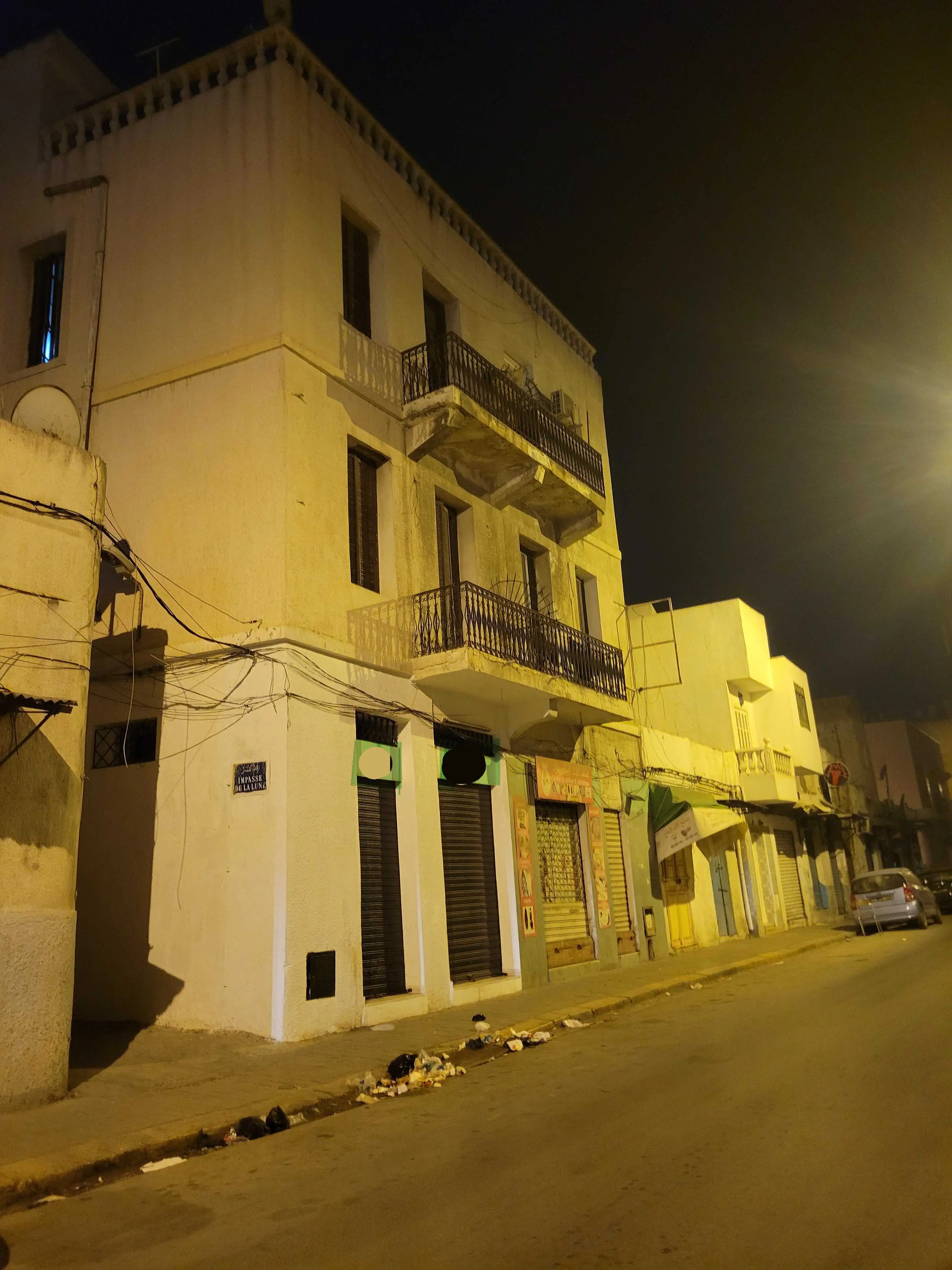  Immeuble de rapport à vendre : Emplacement stratégique à Bab Saadoun à Tunis - Photo 2