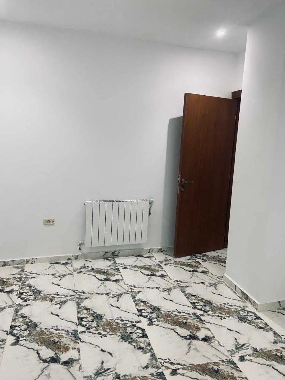  A louer appartement S+2 au rez-de-chaussée lieu Sahloul zone salon de thé BRODWEY à sousse - Photo 2