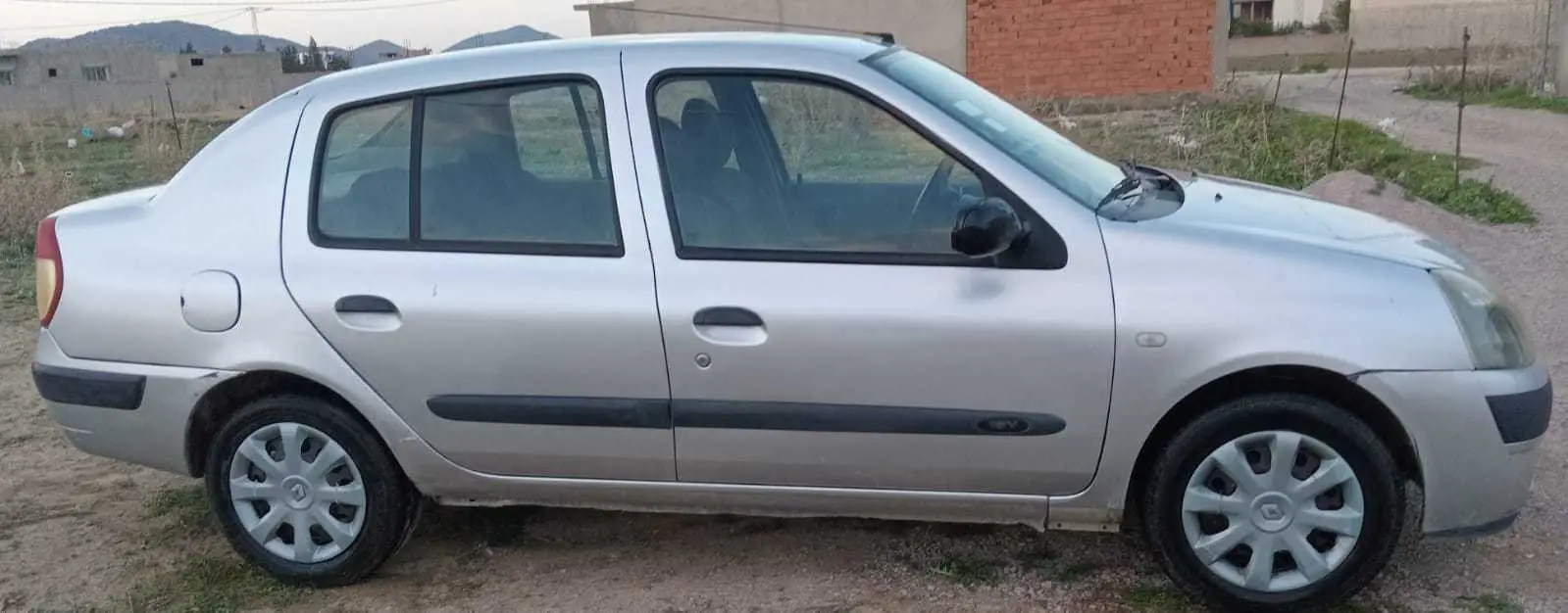  Clio classique moteur symbol à Zaghouan - Photo 3