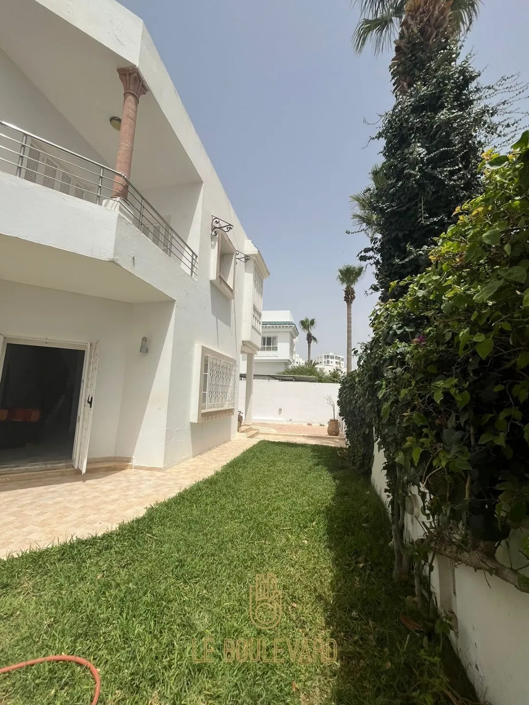  A Vendre Villa Duplex S+5 Avec Piscine à Mrezge, Hammamet Nord à Nabeul - Photo 3