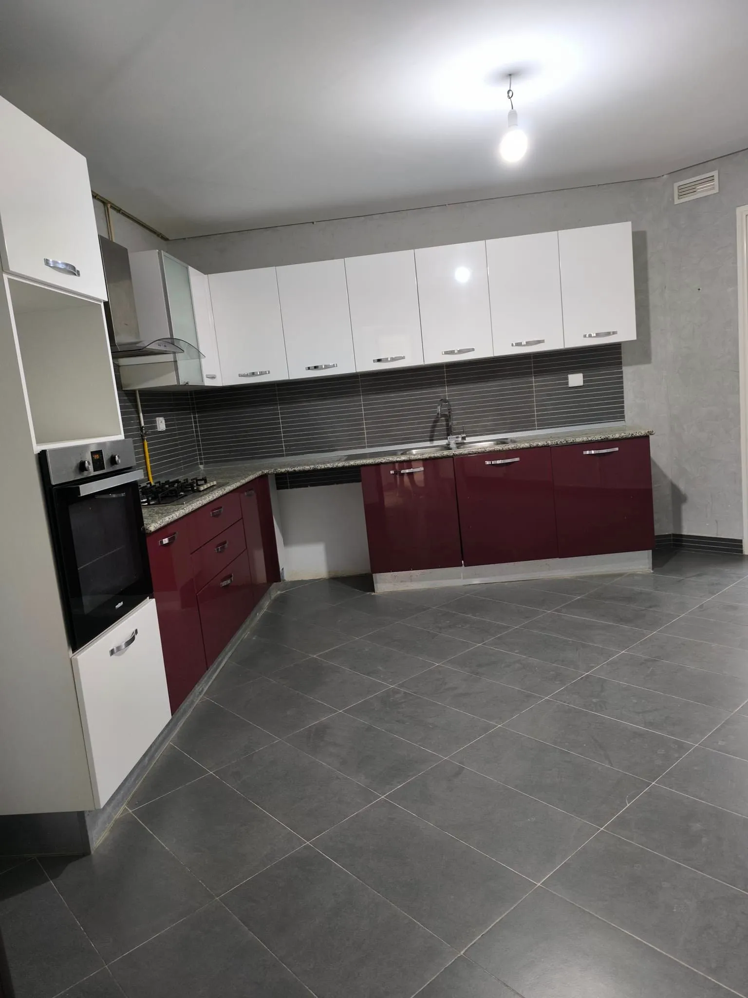  à vendre: Appartement S+4 à Ennasr2 à Ariana - Photo 2