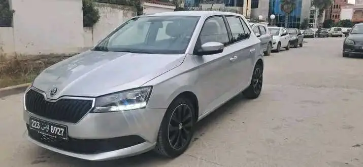  SKODA FABIA PREMIÈRE MAIN EN EXCELLENT ÉTAT à Bizerte - Photo 3