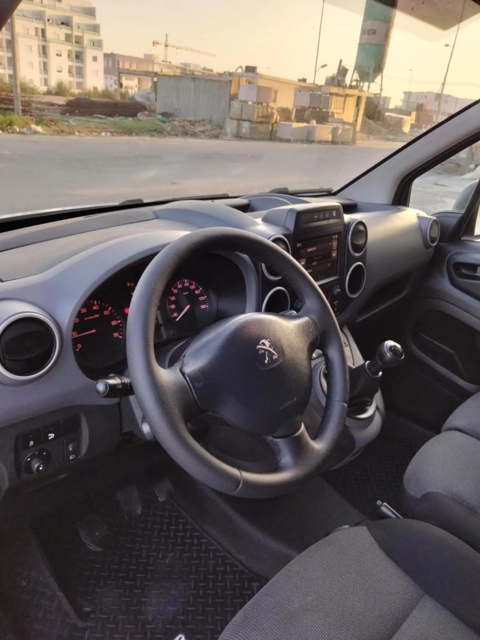 peugeot partner B9 3 places à sousse - Photo 2