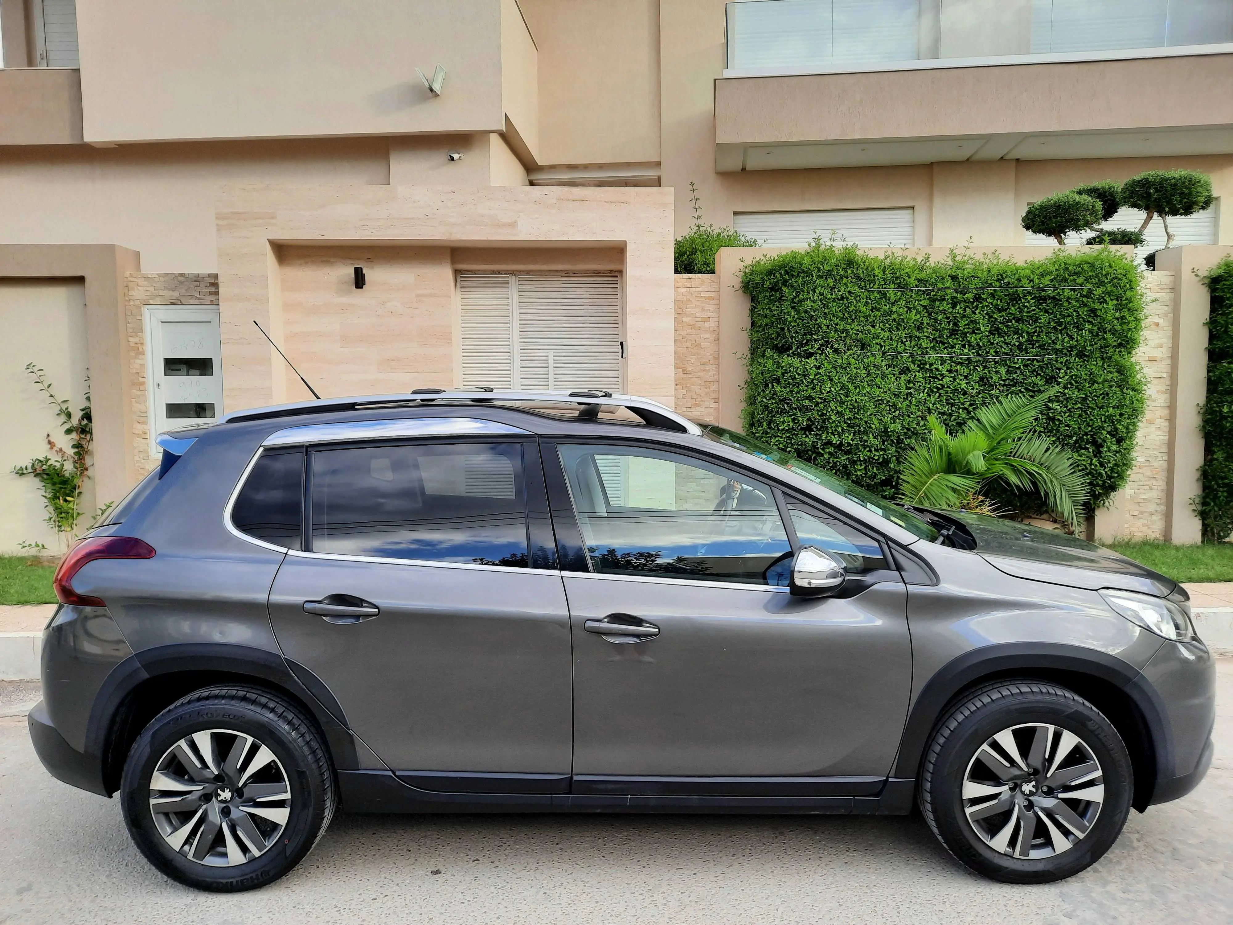  Peugeot 2008 toit panoramique à sousse - Photo 3