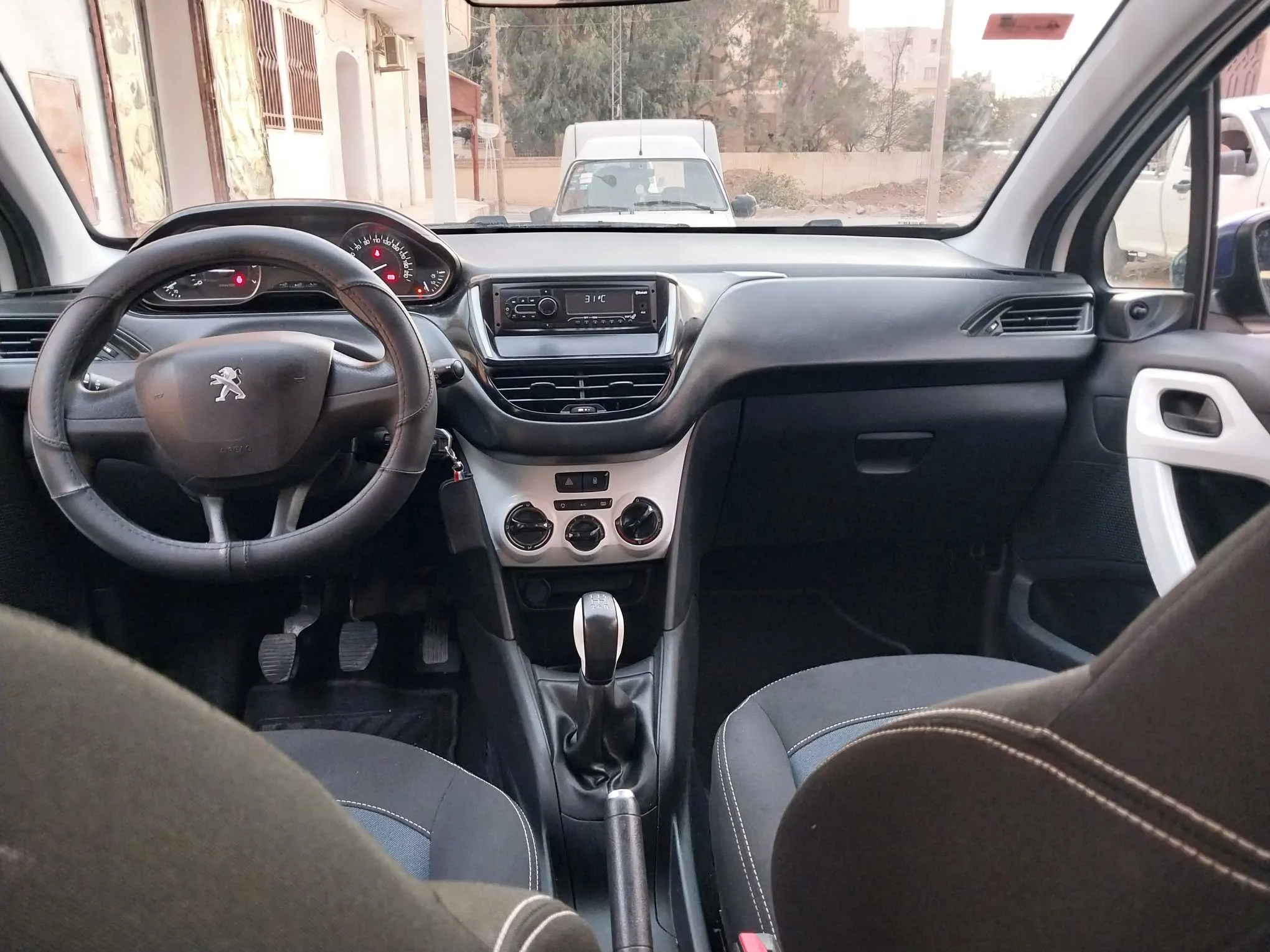  A vendre une tres belle Peugeot 208 à Gafsa - Photo 3
