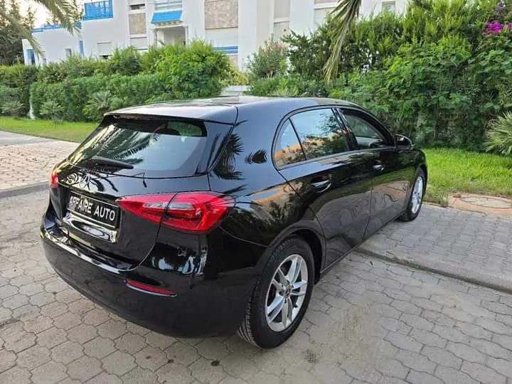  MERCEDES-BENZ A180 à Tunis - Photo 3