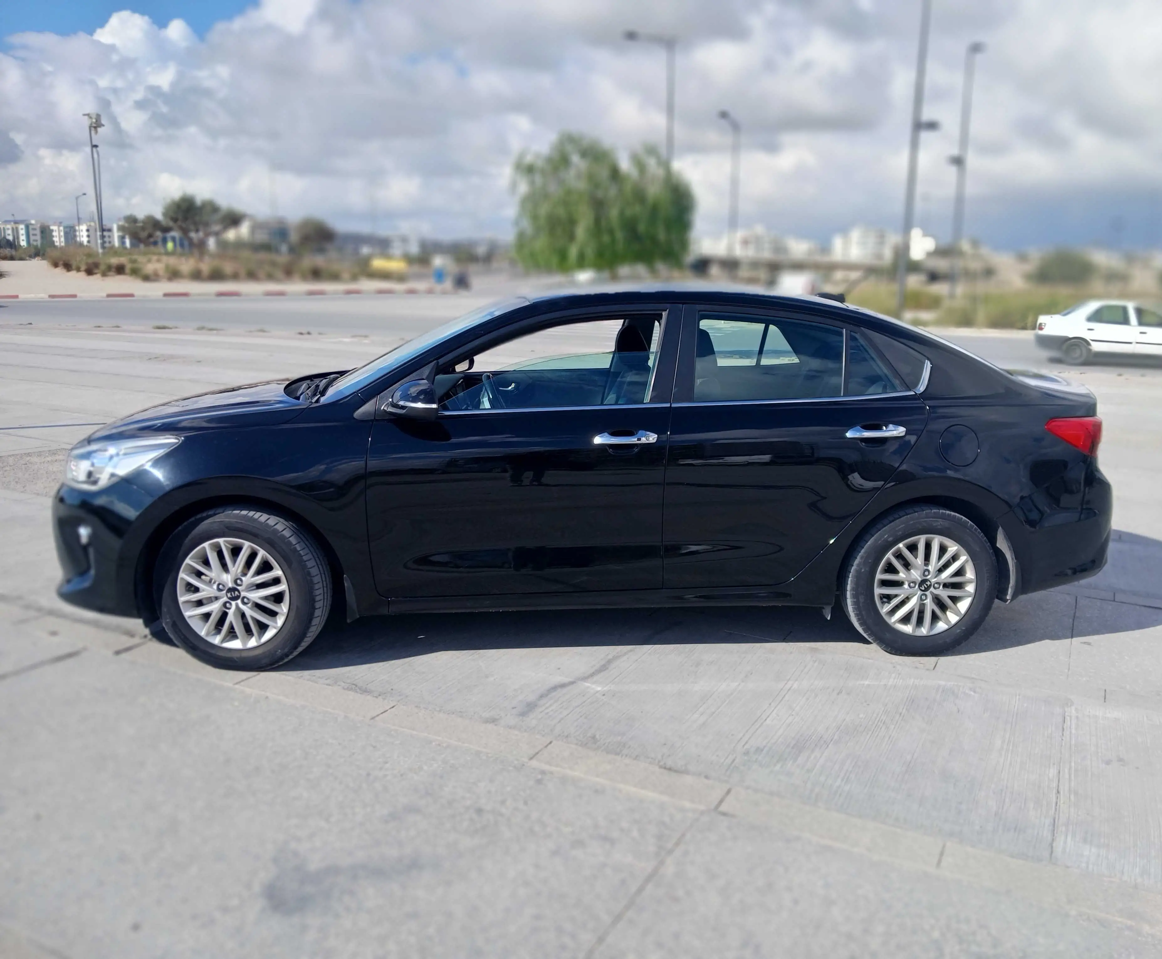 KIA RIO SEDAN à Tunis - Photo 2