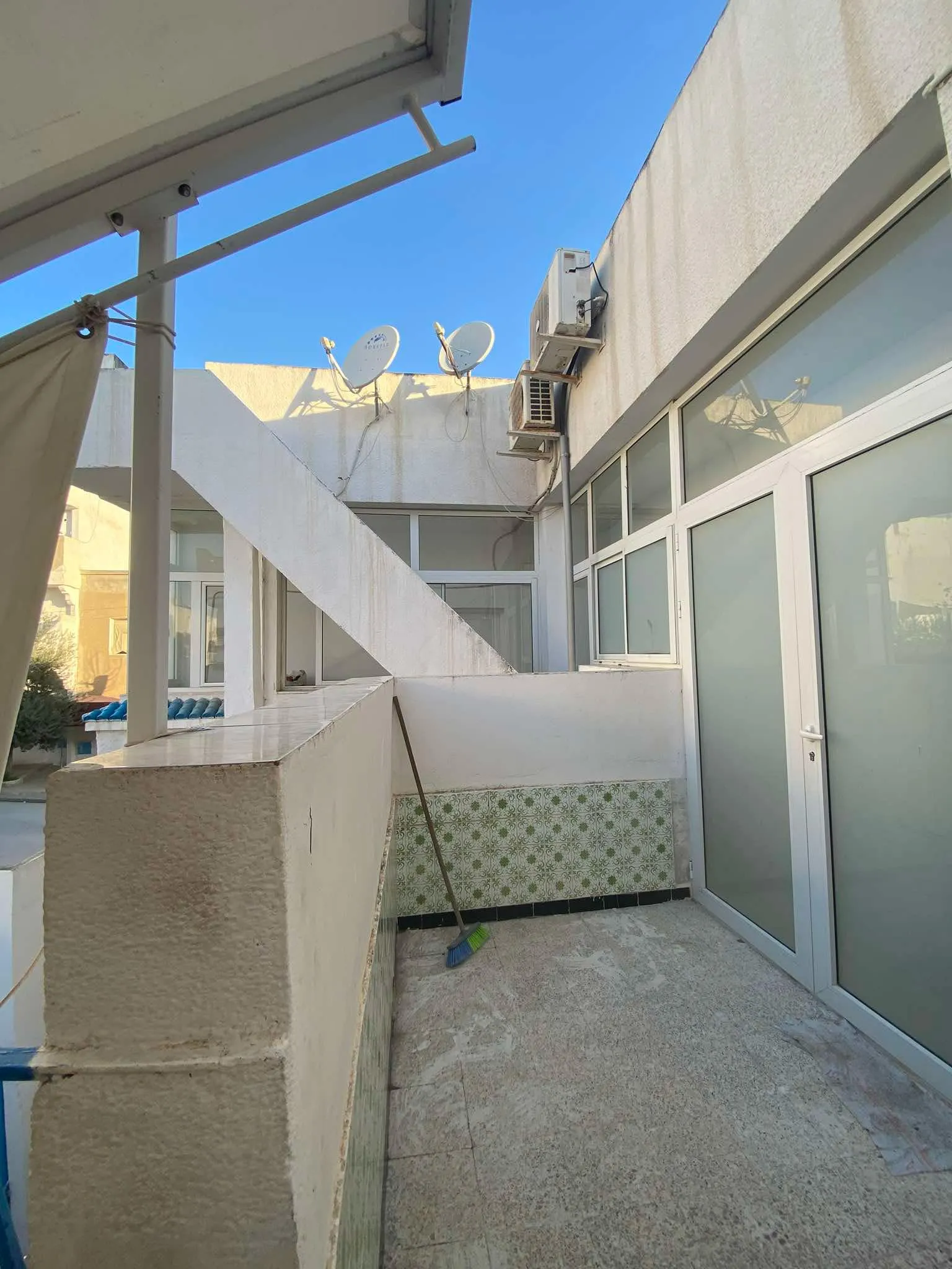 TRÈS BELLE VILLA DE 434 m² SUR DEUX FACADE PRÈS DE CARREFOUR❤AKOUDA