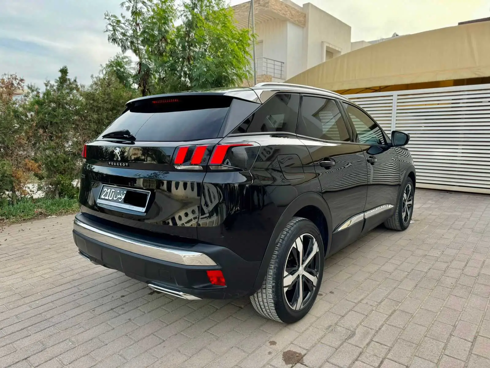  PEUGEOT 3008 GT-LINE 4X4 à Ariana - Photo 2