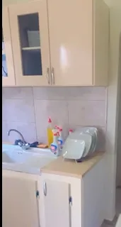  شقة للكراء مؤثثة البحيرة 1 غير بعيد عن مصحة عليسة الشهر 1500 قابل للنقاش S+1 à Tunis - Photo 2
