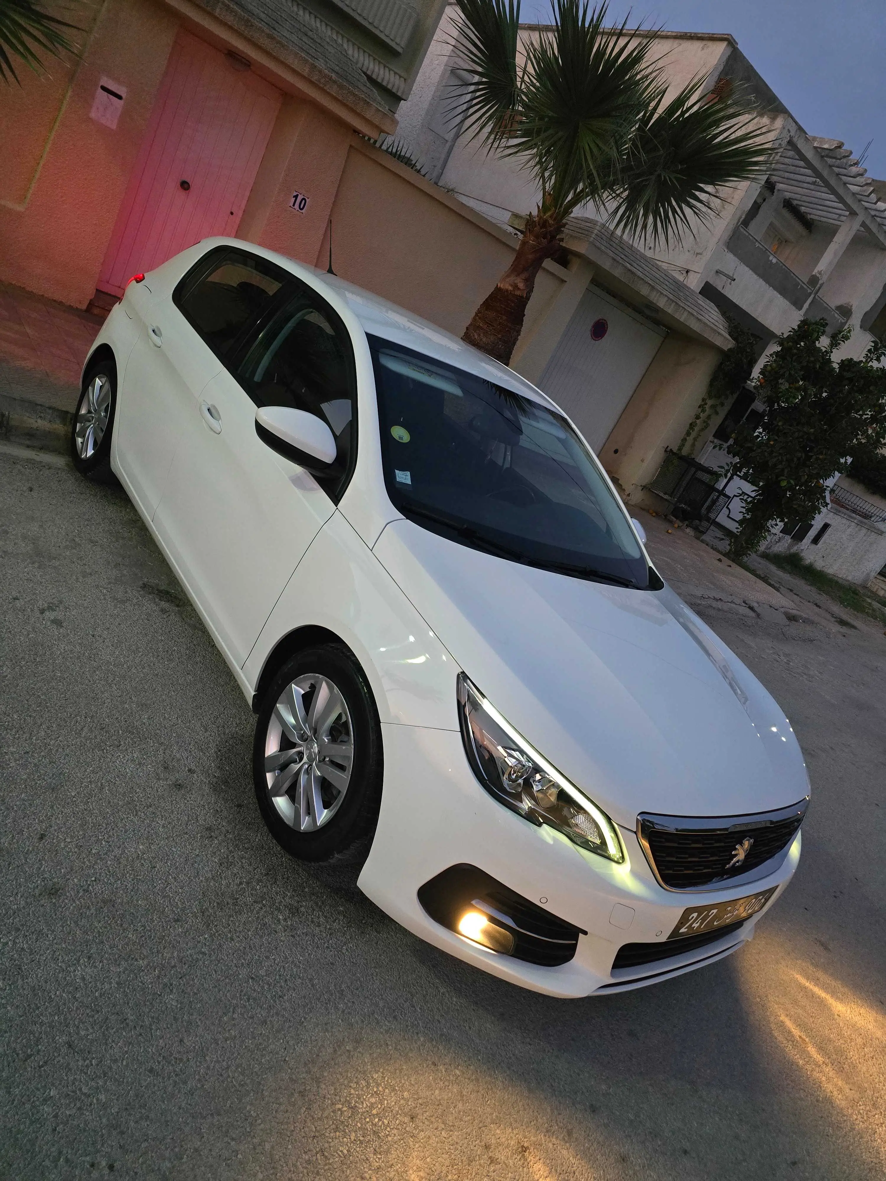  Av Peugeot 308 modèle 2020 diesel ehdi boîte auto ttoption importée dernière série tél 23964164 à Nabeul - Photo 2