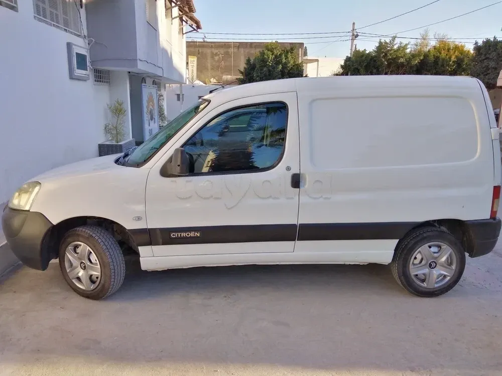  Citroën Berlingo Model : 2012 ; année : 11 / 2011 ; importée de France ; Diesel ; 1.9 à Ben Arous - Photo 2