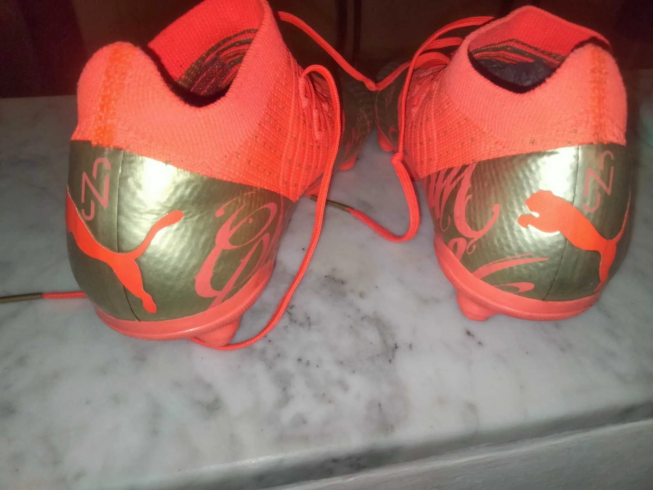  Chaussure Crampons de football Puma enfant taille 33Future Z 2.4 Neymar JR FG/AG, 107107-01, Grimson Gold, à sousse - Photo 2