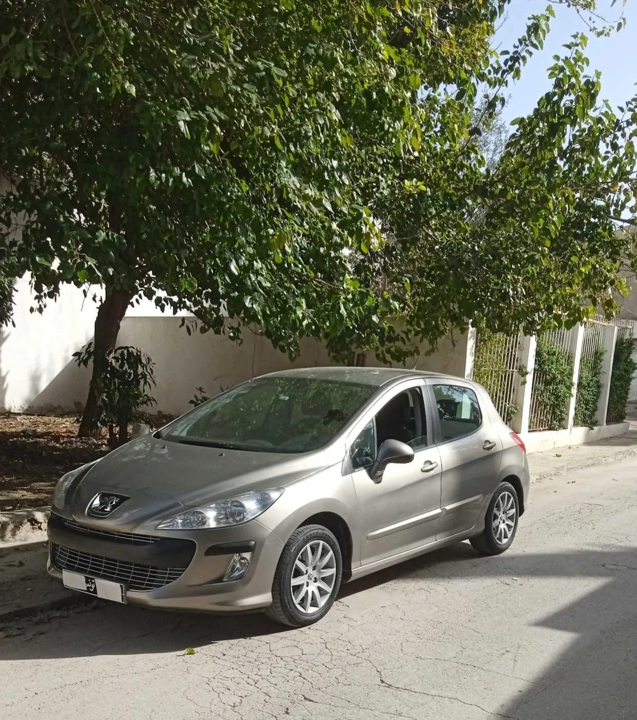  Peugeot 308 : mod 2011 ess 1.4 T.B état orgn tt neuf Tel:54 607 492 . à Ariana - Photo 2