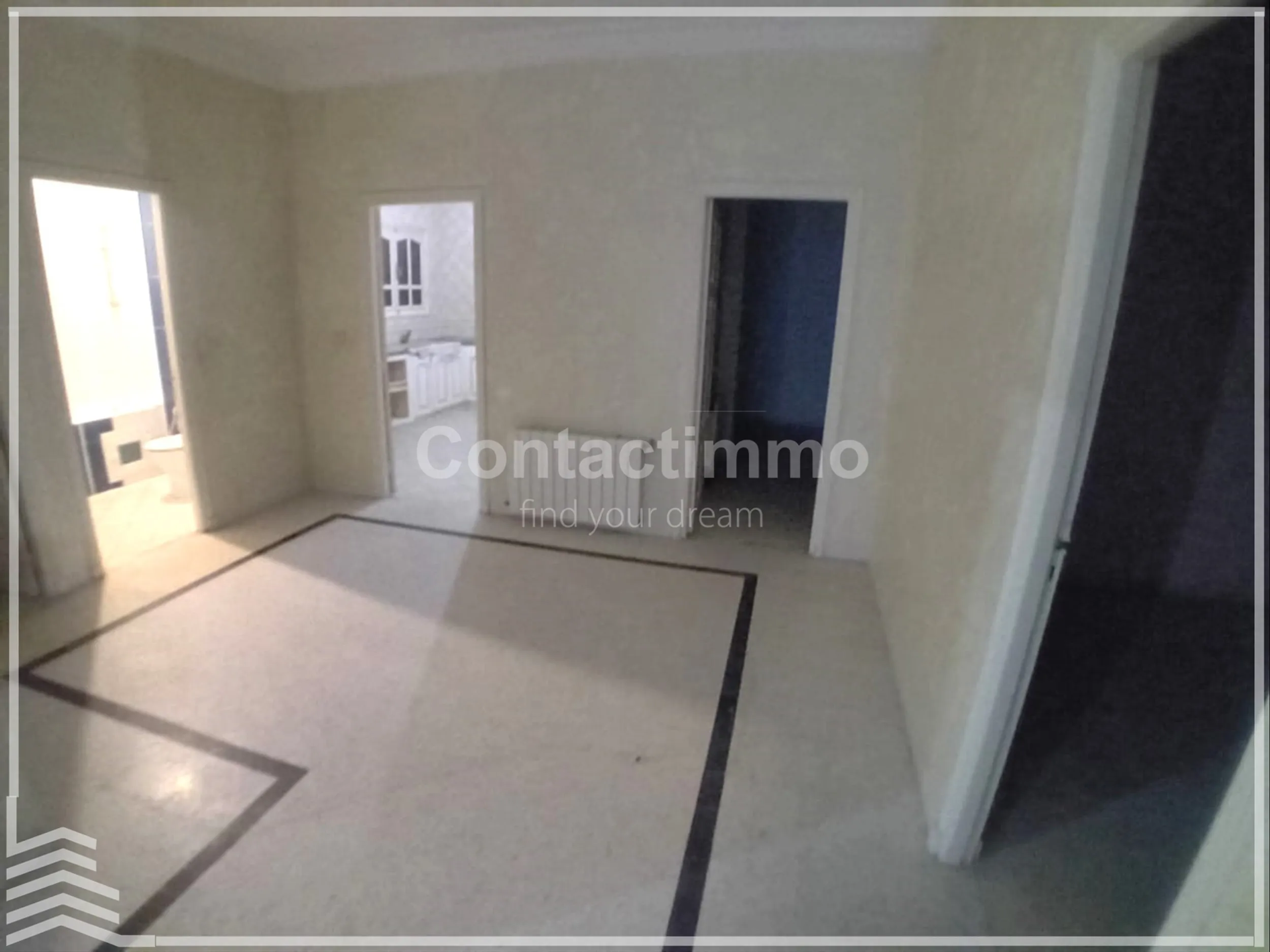  A vendre villa lieu khzema très bonne emplacement 