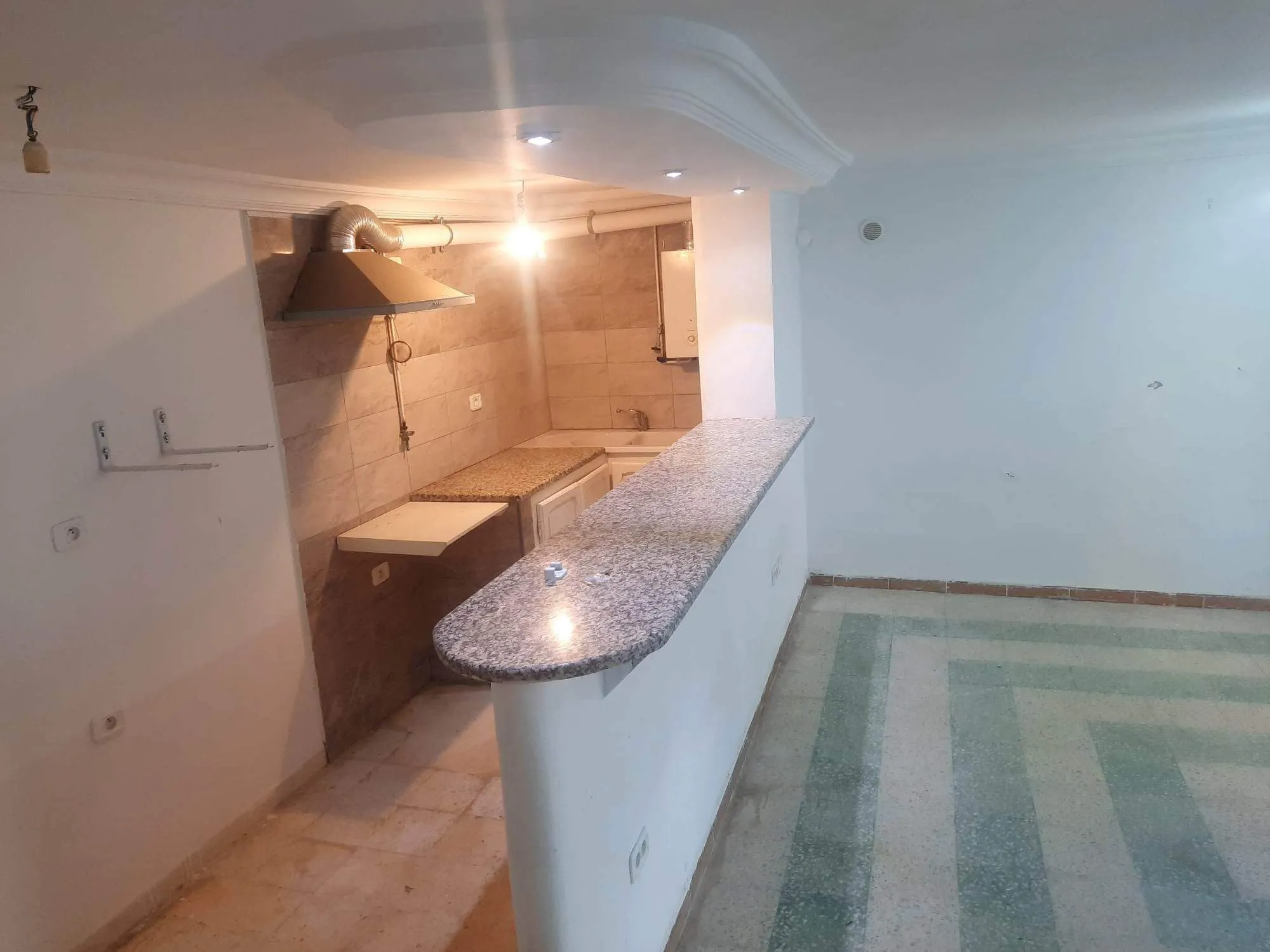  un terrain constructible a vendre situé a "la soukra" avec une superficie totale de 300 m² 