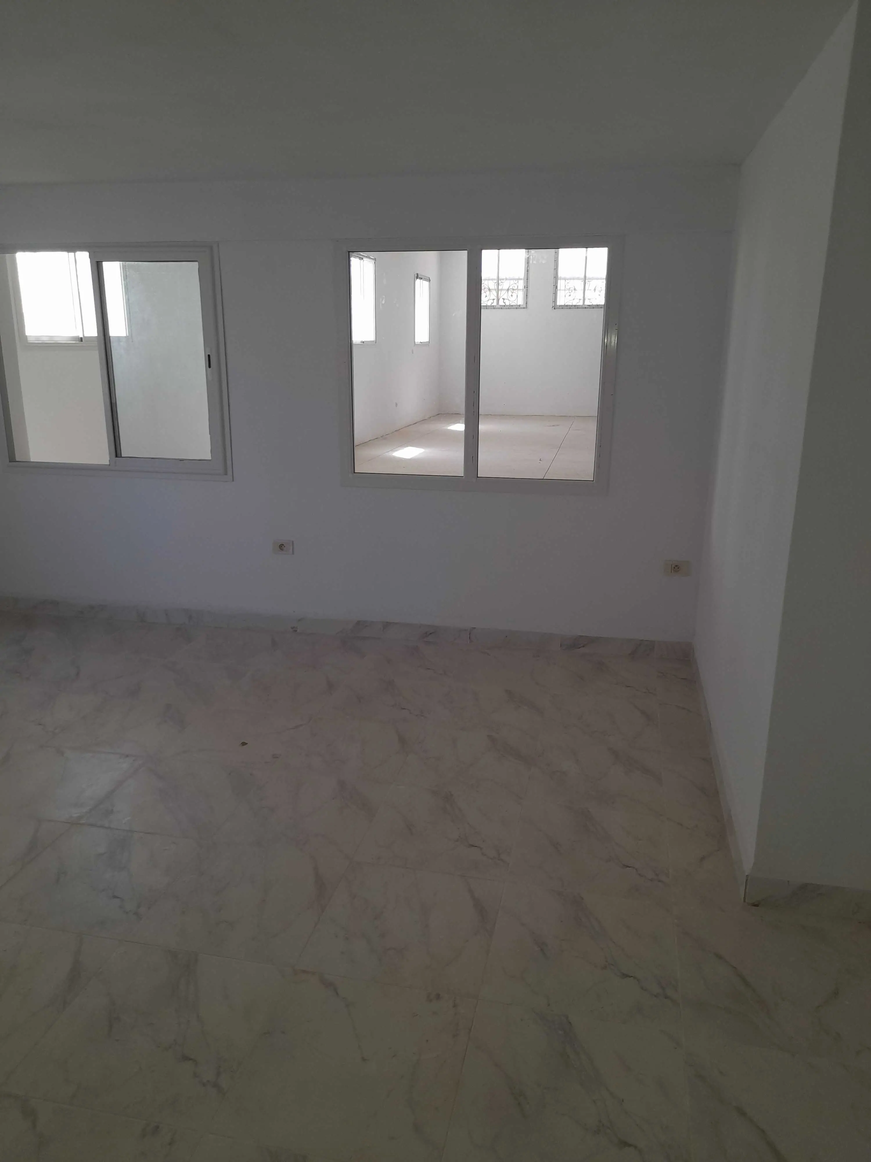  A louer local idéal pour dépôt de stockage lieu akouda superficie 1150 m² à sousse - Photo 3