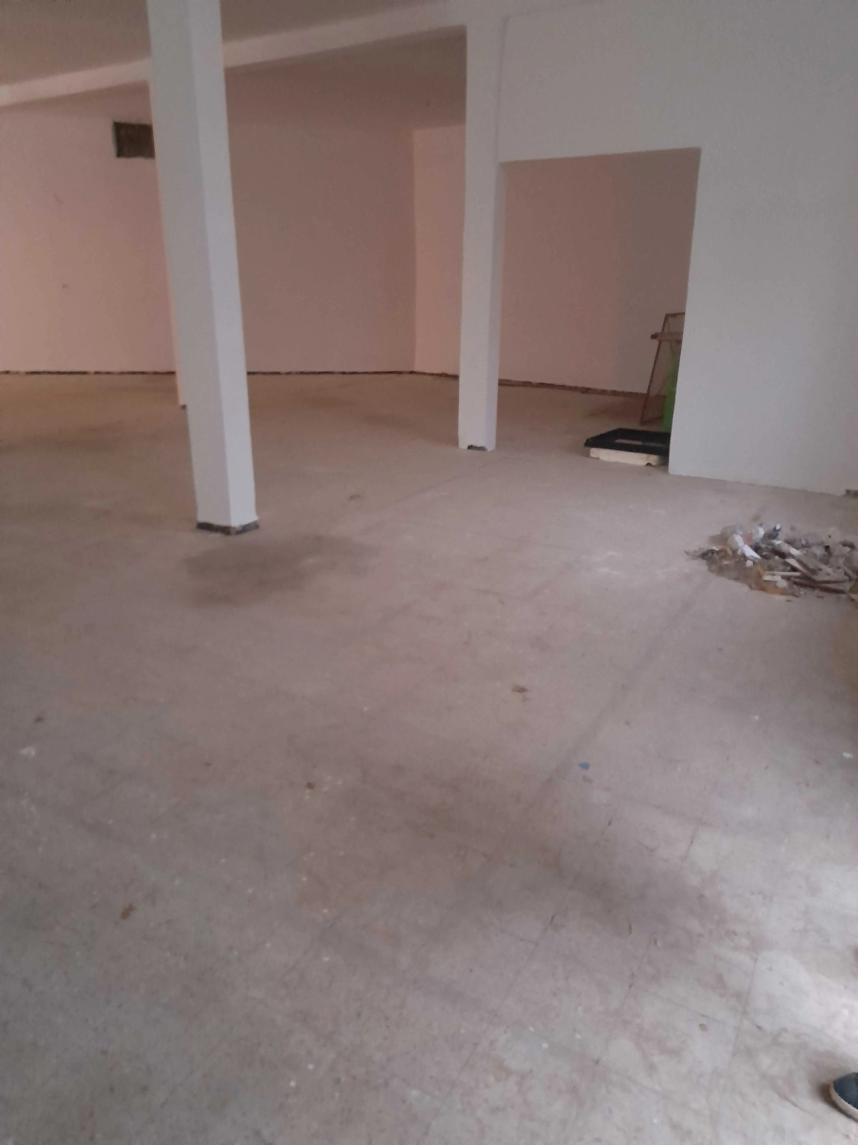  A louer local superficie 300 m2 idéal pour plusieurs activités lieu kalla kbira à sousse - Photo 3