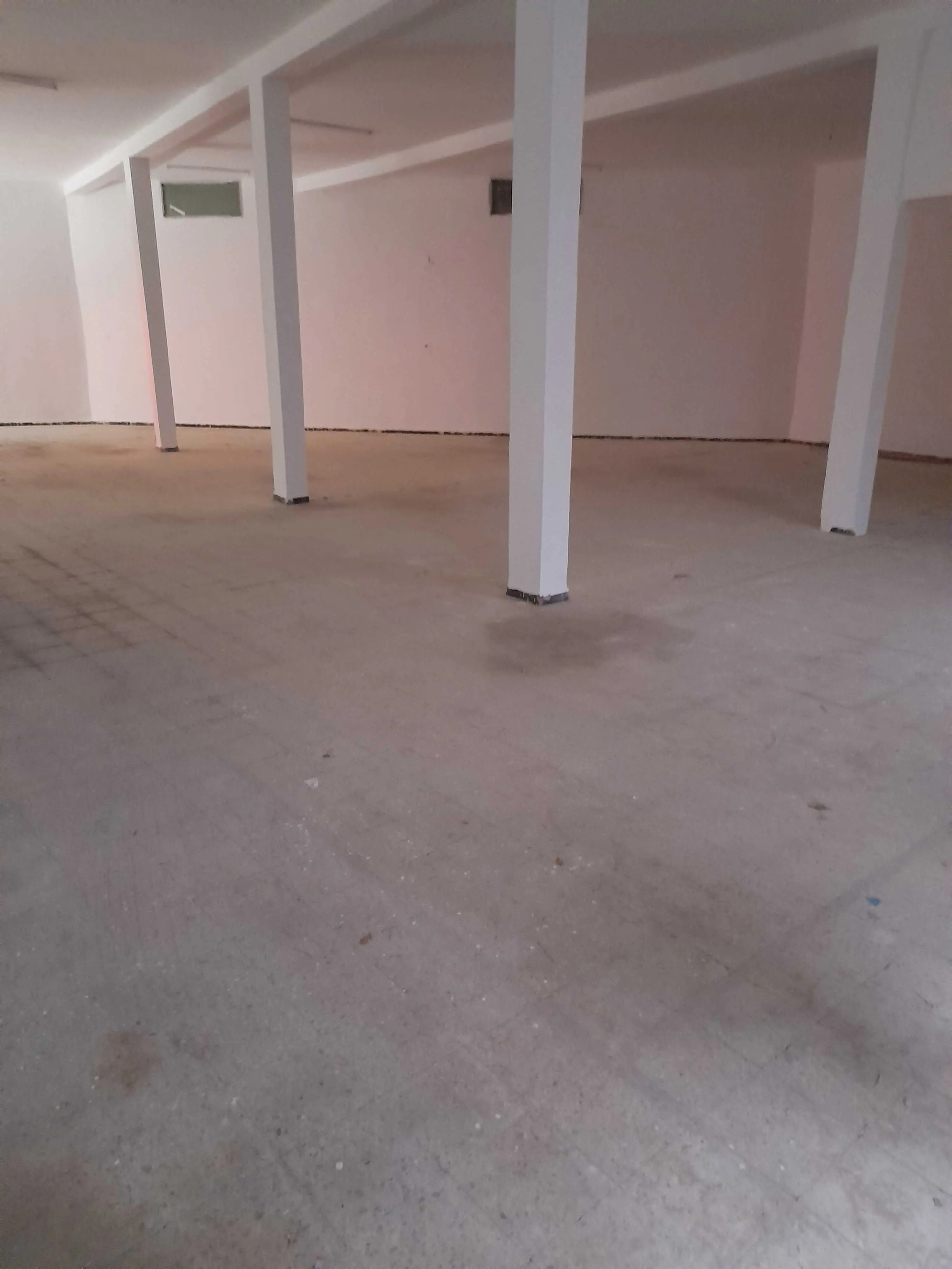  A louer local superficie 300 m2 idéal pour plusieurs activités lieu kalla kbira à sousse - Photo 2
