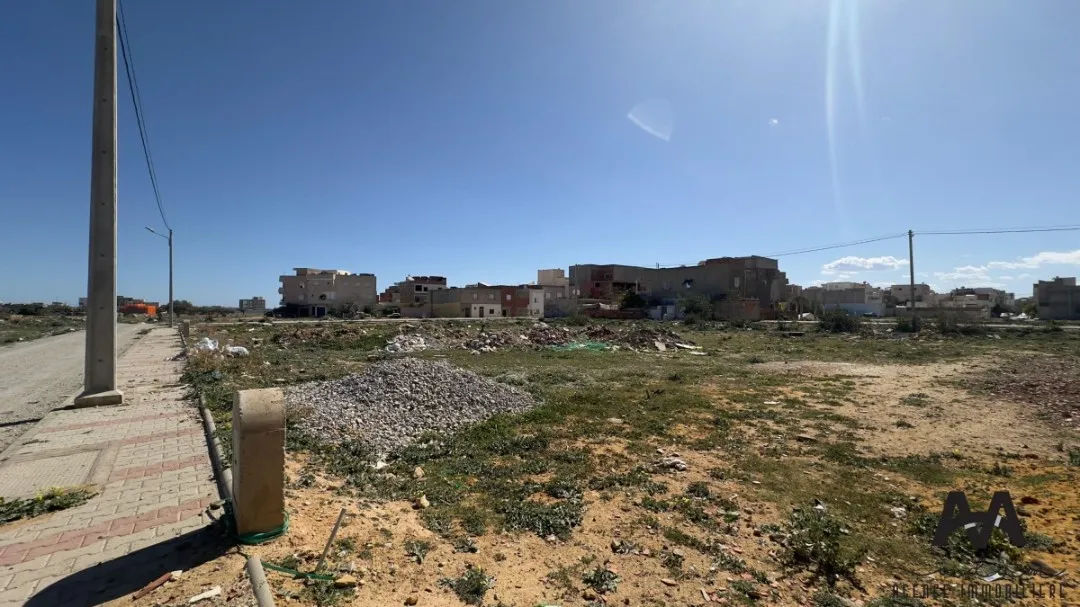  A vendre un terrain de 1000 m² au bord de la mer 