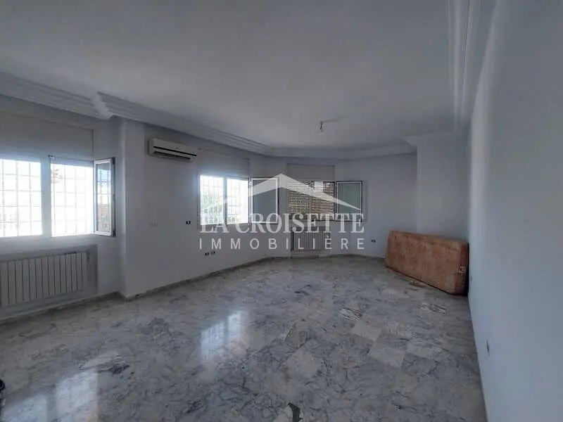  Super bureau 1700 m² en open space au lac 3kram 