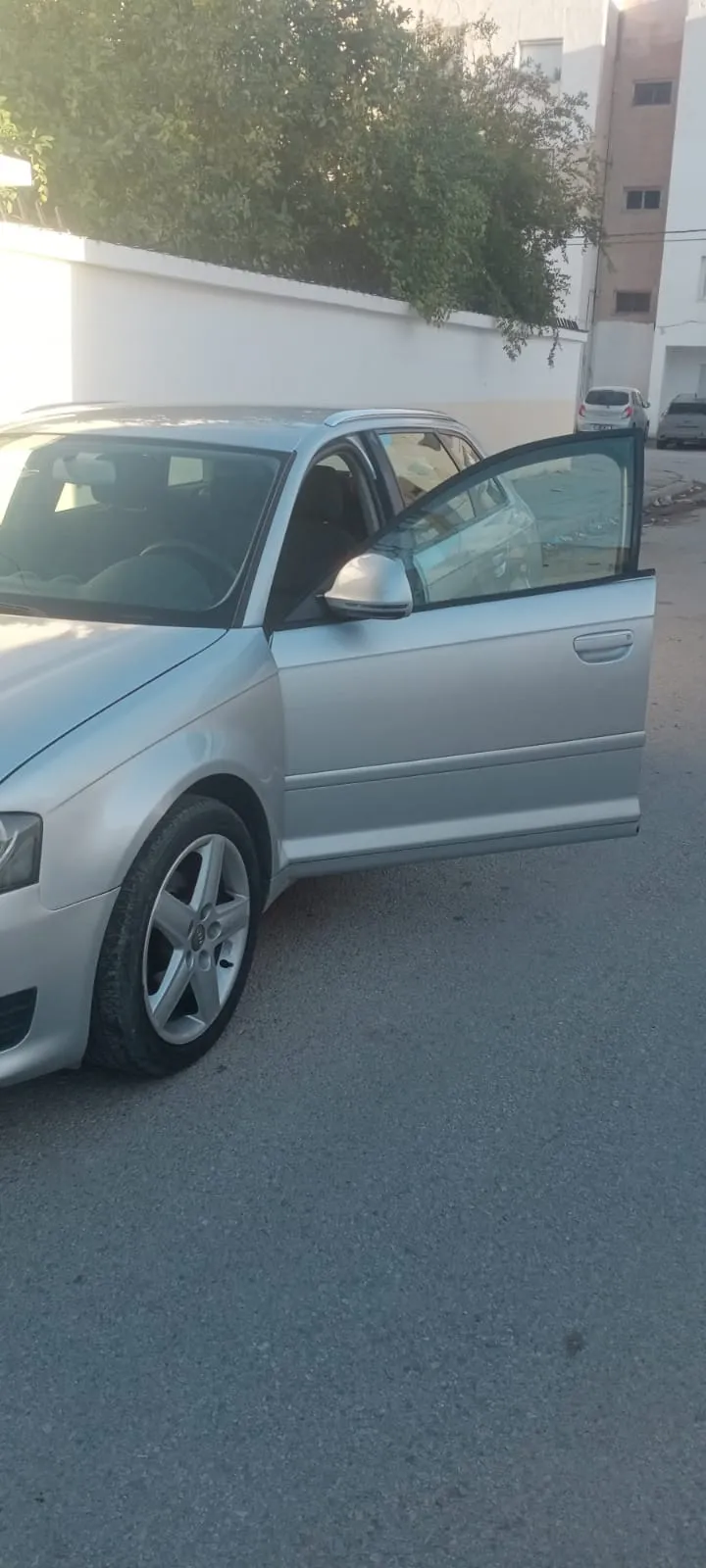  Très belle voiture à Ben Arous - Photo 3