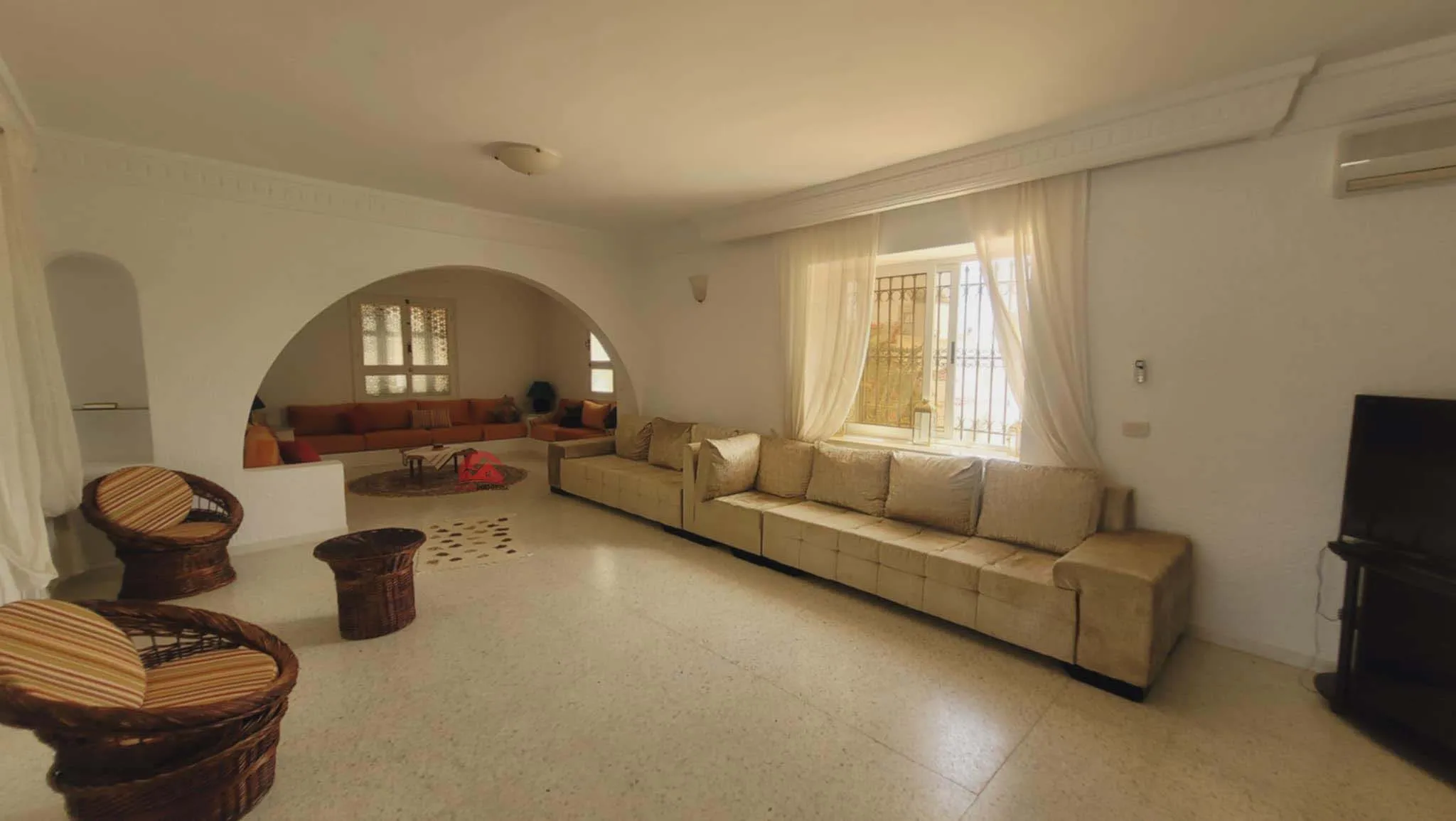  VILLA MEUBLÉE AVEC PISCINE EN ZONE TOURISTIQUE - RÉF L758 à Medenine - Photo 2