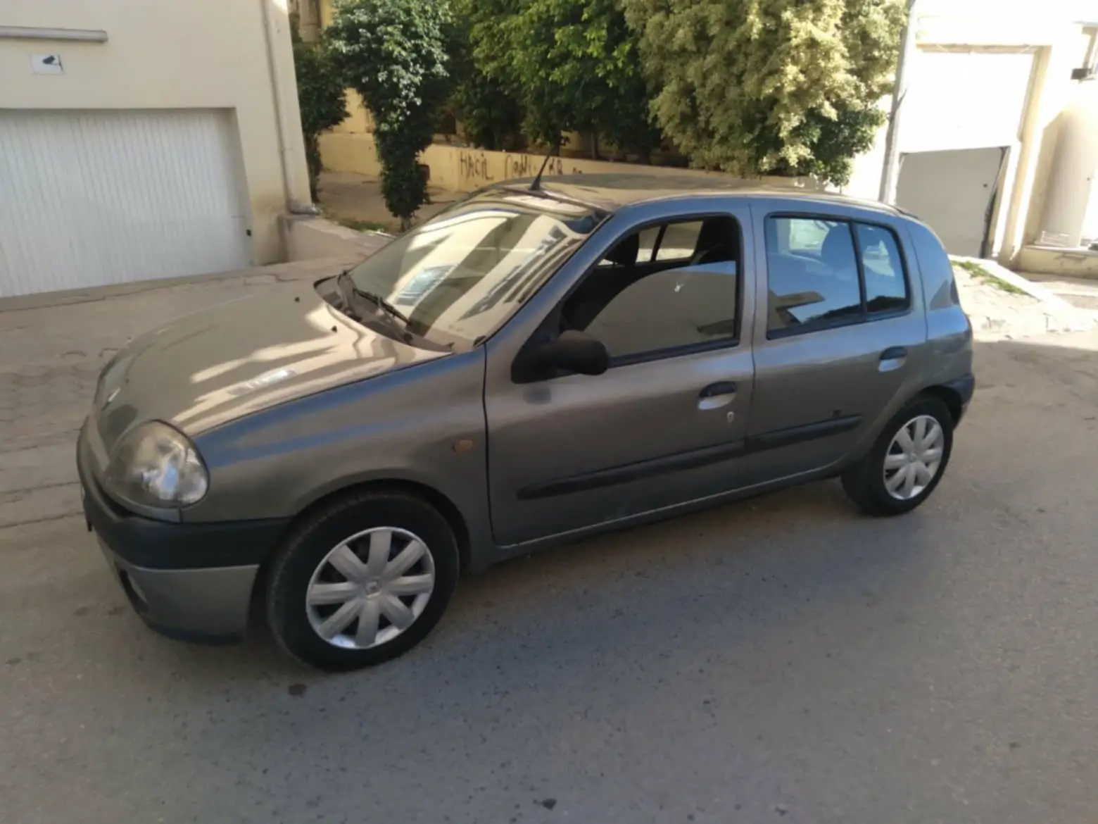  Clio bombé première main à Ariana - Photo 3