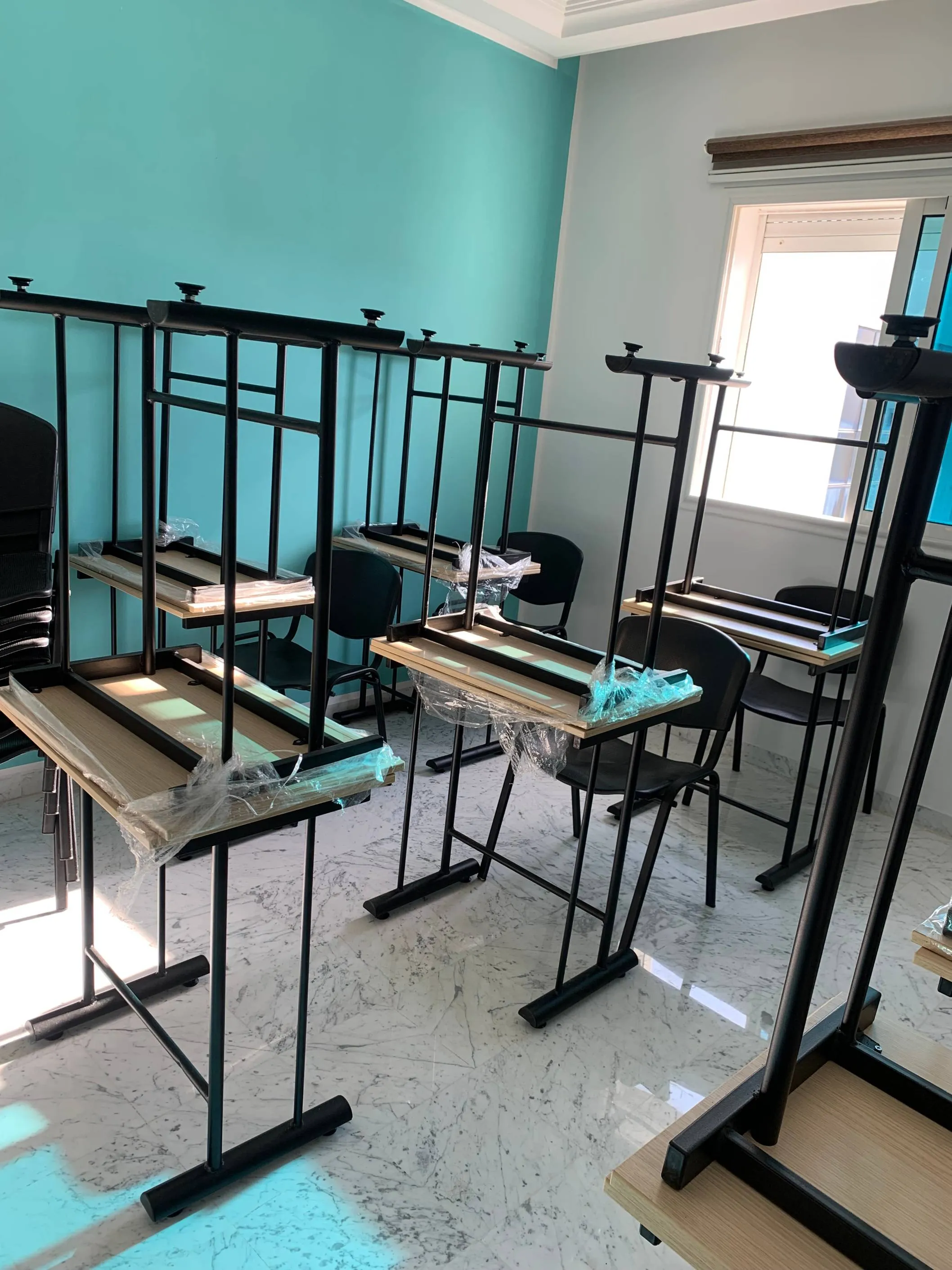  Vente de Chaises et Tables Neuves – Jamais Utilisées ! à Tunis - Photo 2