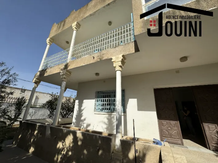  un studio s+1 richement meublé au rdc a louer situé a Bardo prés de clinique 