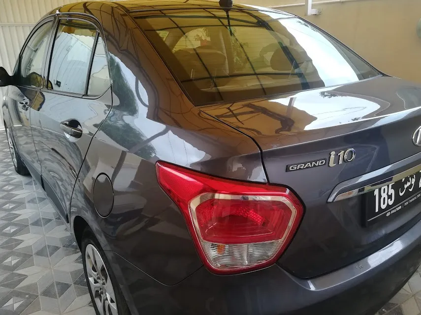  HYUNDAI I10 SEDAN à Tunis - Photo 3