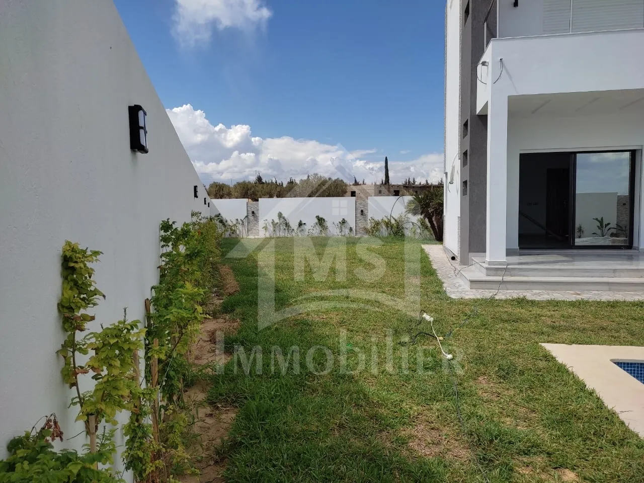  Villa S+4 toute neuve avec jardin et piscine à Hammamet Sud 51355351 à Nabeul - Photo 3