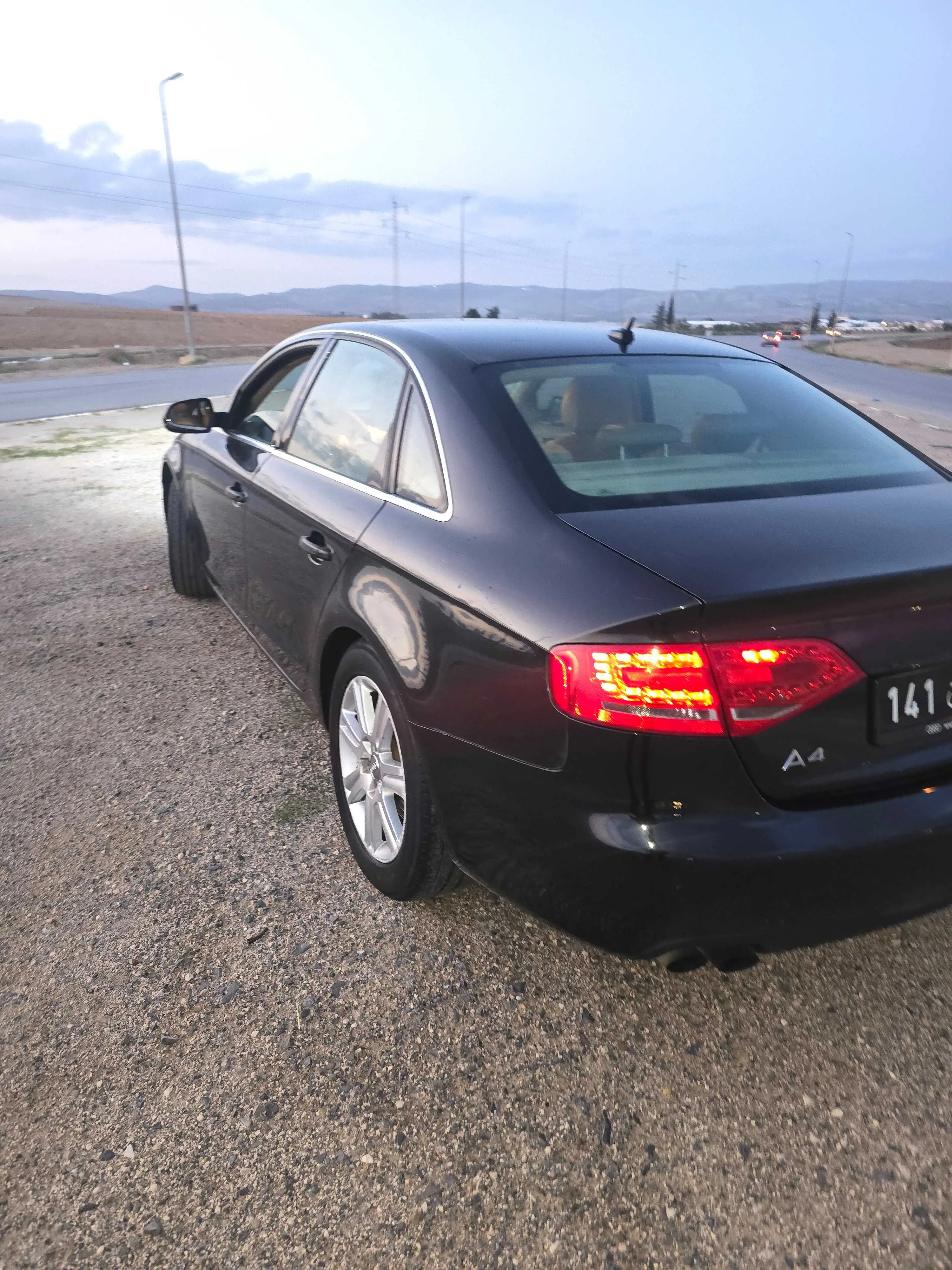 Une belle audi A4 essence d'une femme en bonne etat à Beja - Photo 3