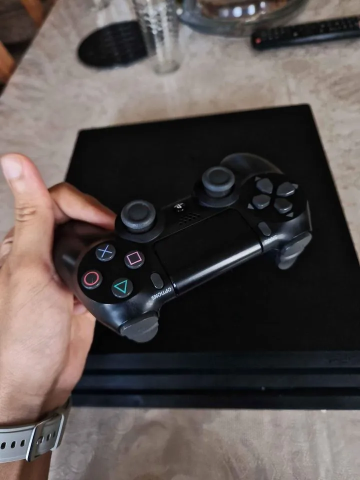  PS4 Pro 1TB à Nabeul - Photo 3