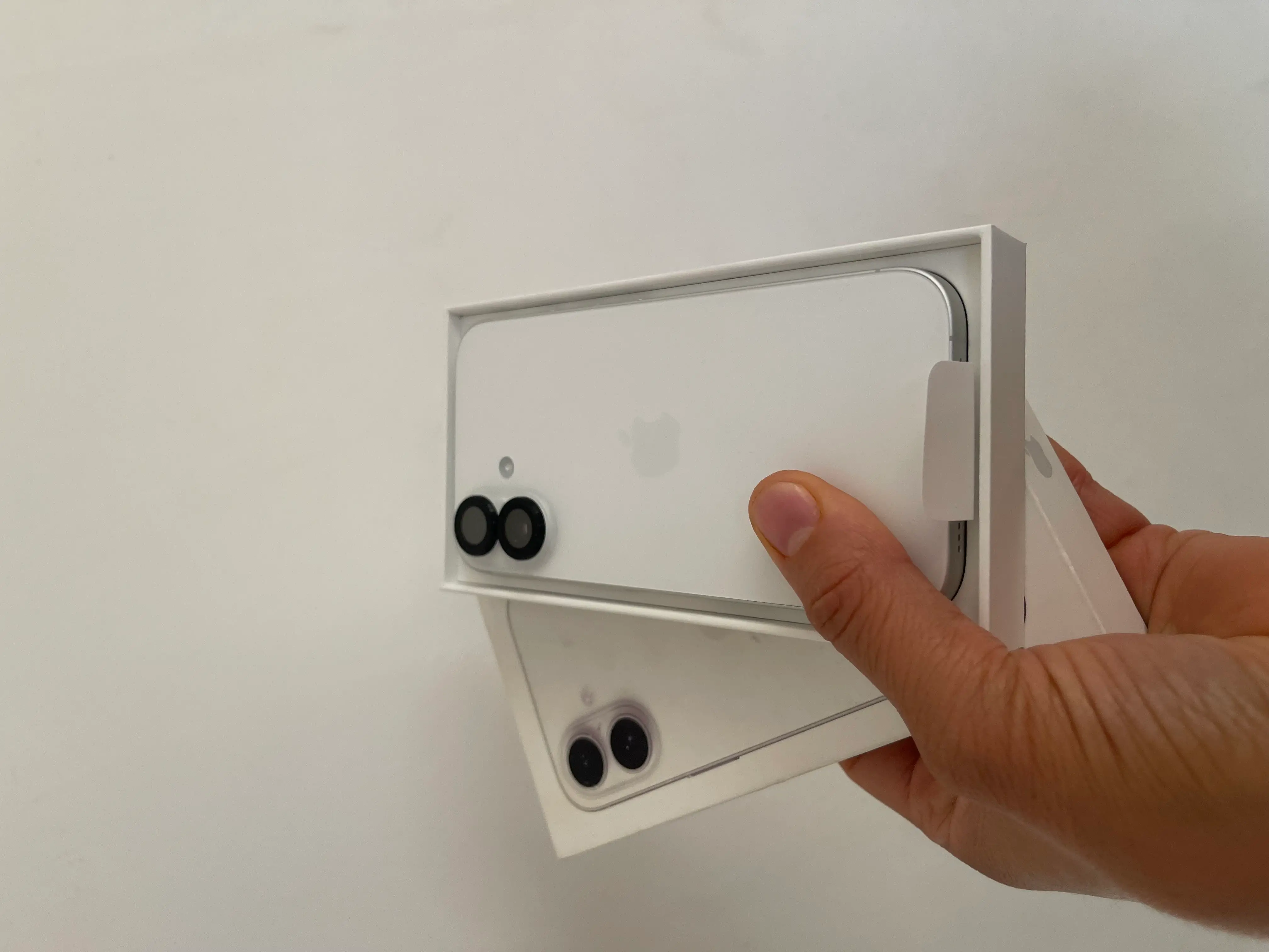  Iphone 16 cacheté à Ariana - Photo 3