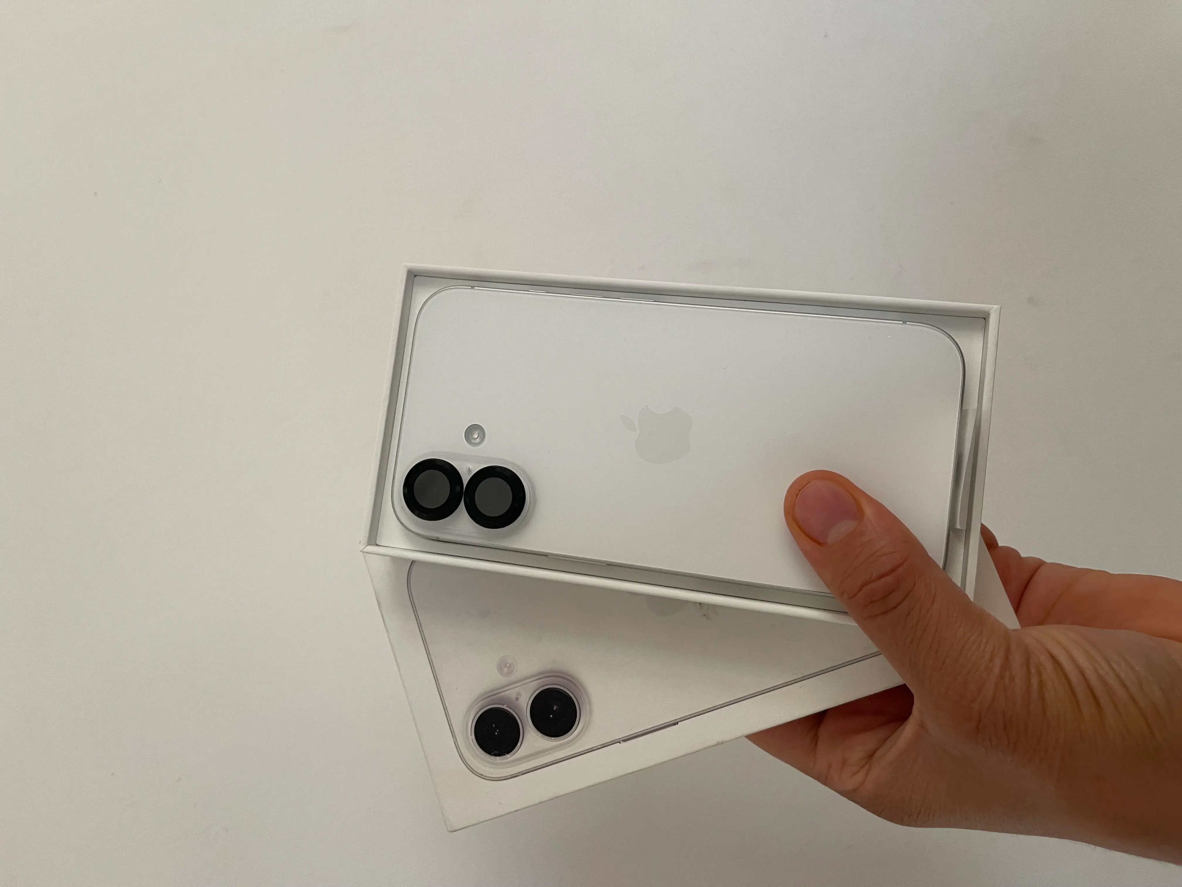  Iphone 16 cacheté à Ariana - Photo 2