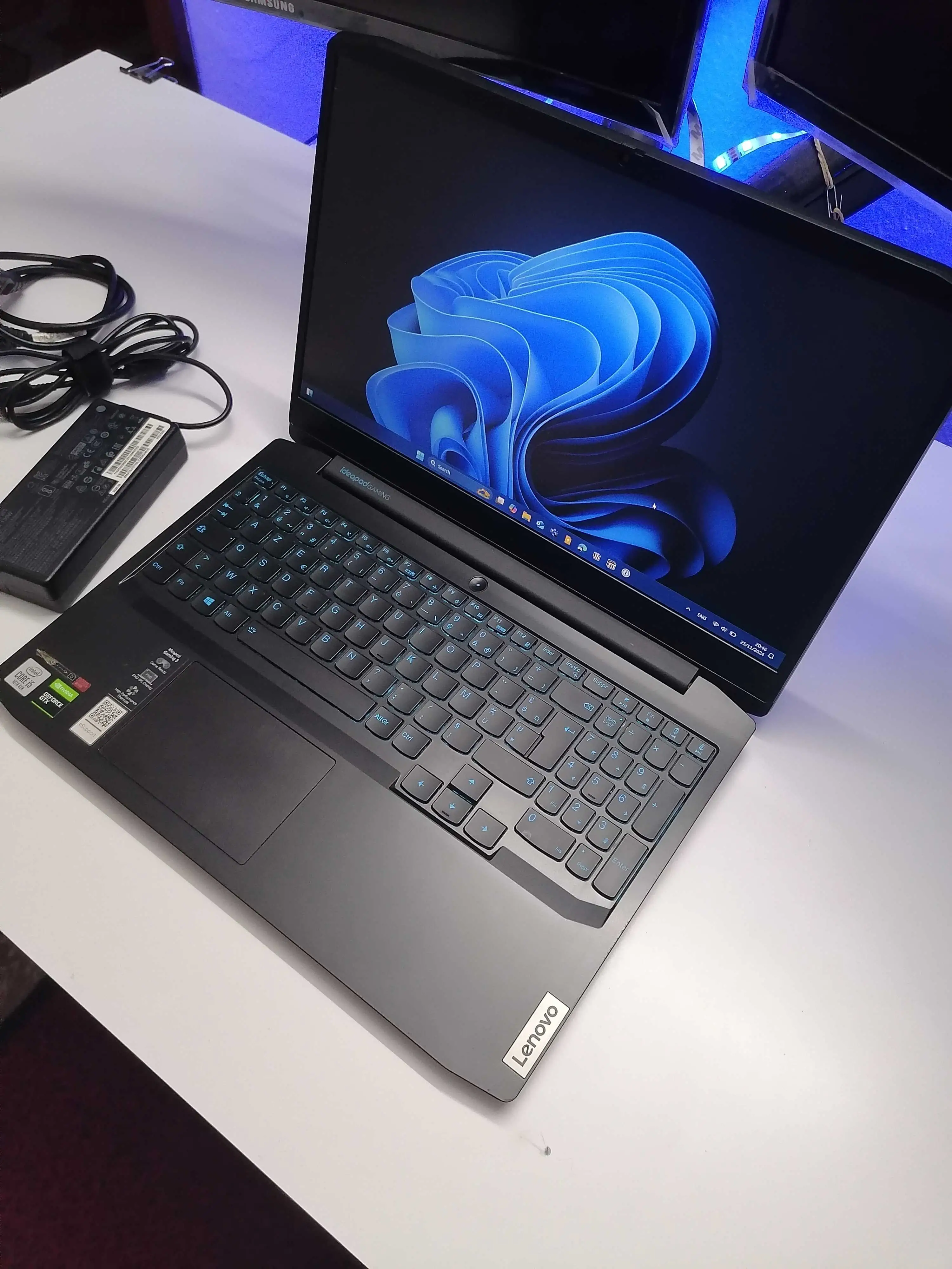  Pc portable Lenovo IdeaPad Gaming 3 15IMH05 / i5 10é Gén / 16 Go / Noir à Tunis - Photo 2