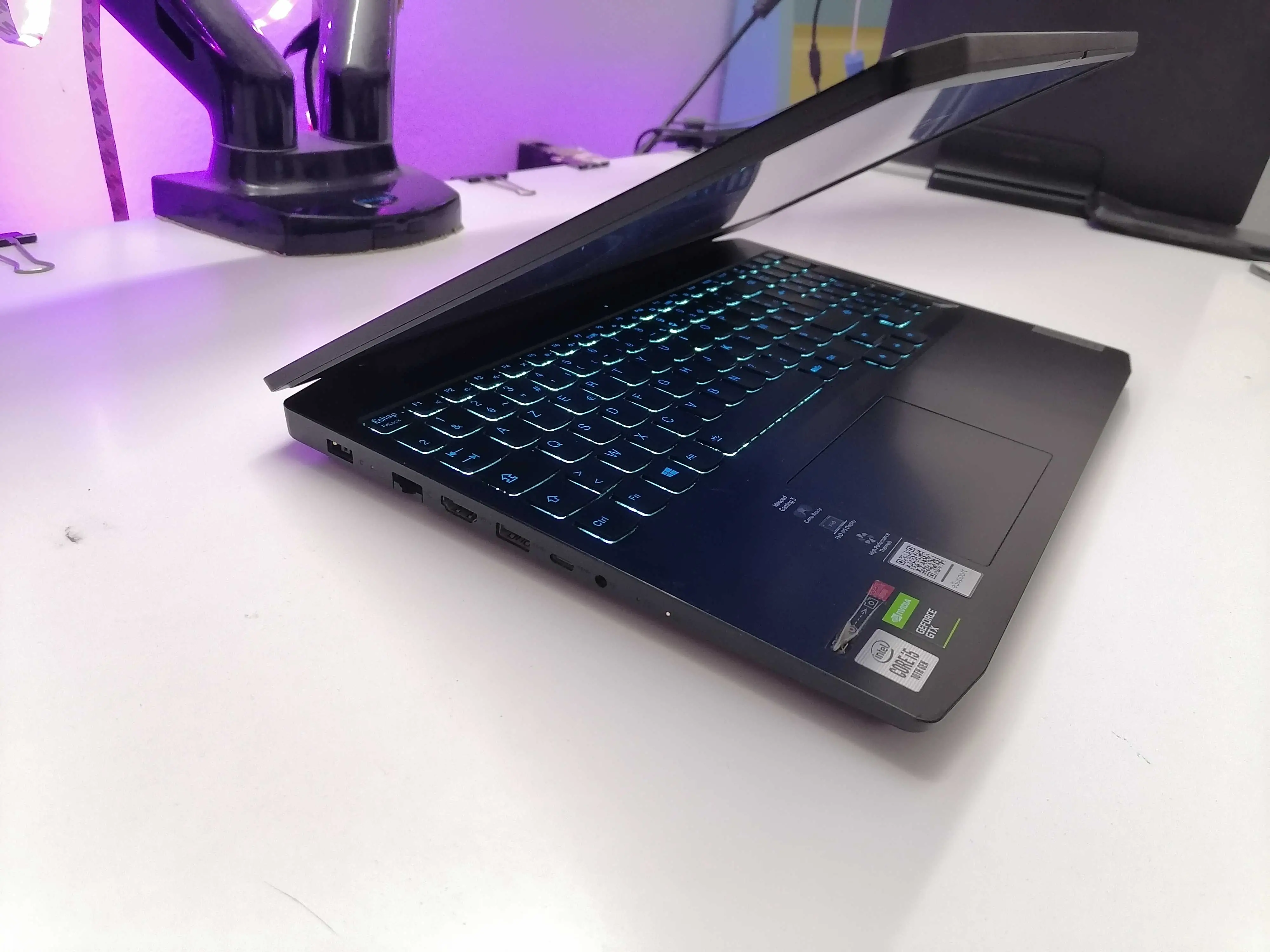  Pc portable Lenovo IdeaPad Gaming 3 15IMH05 / i5 10é Gén / 16 Go / Noir à Tunis - Photo 3